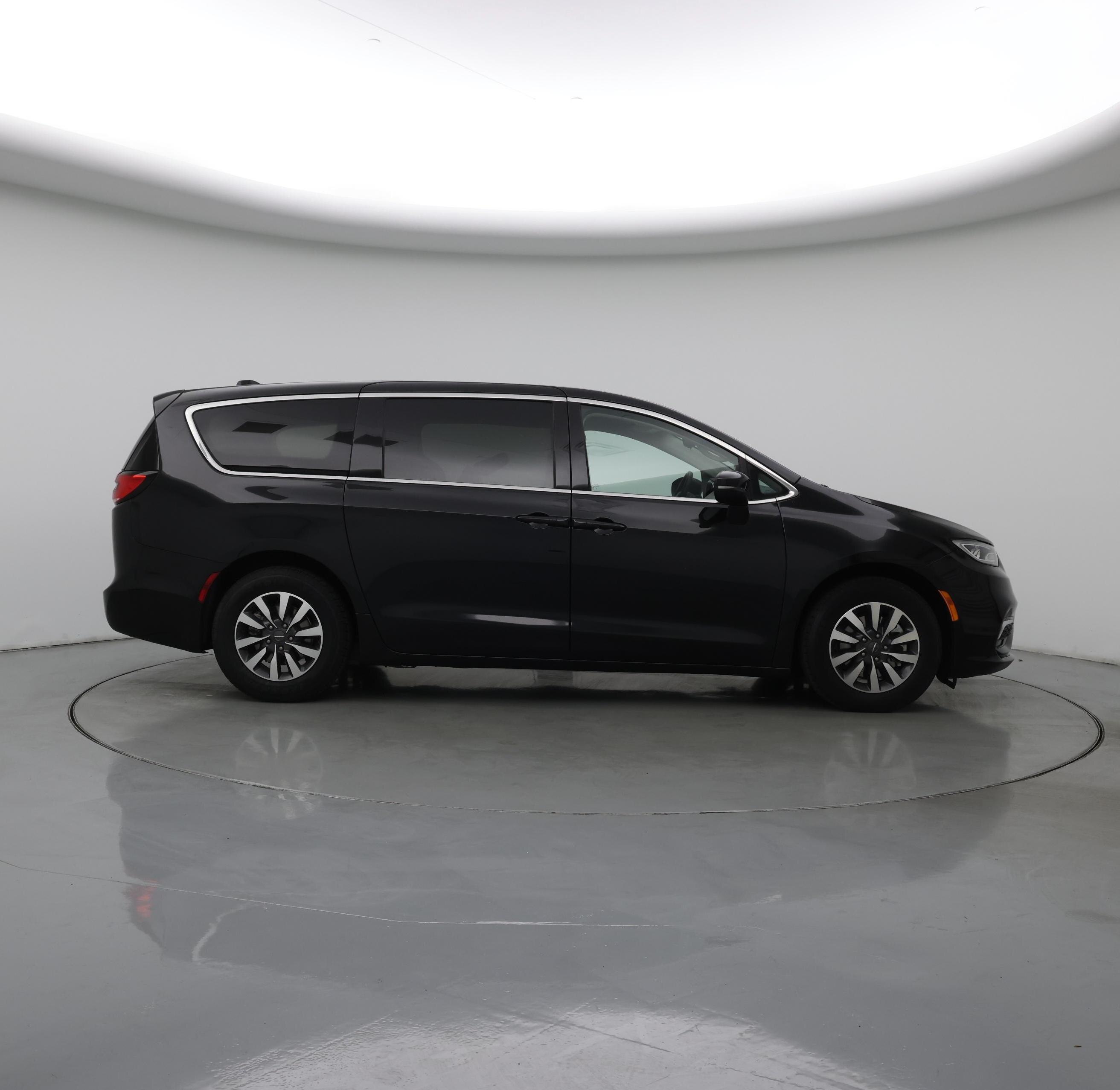 Thumbnail: 2023 Chrysler Pacifica - 7