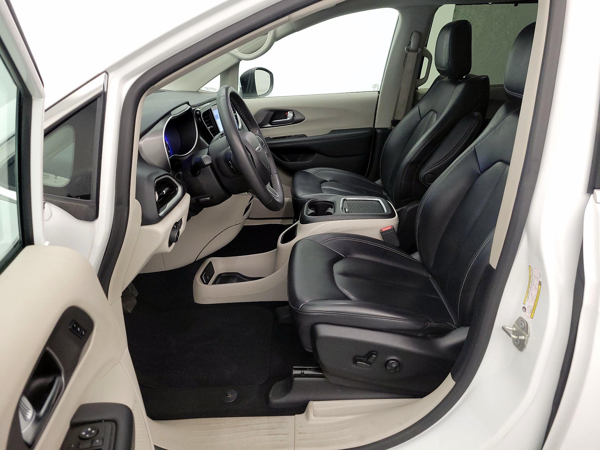 Thumbnail: 2023 Chrysler Pacifica - 11