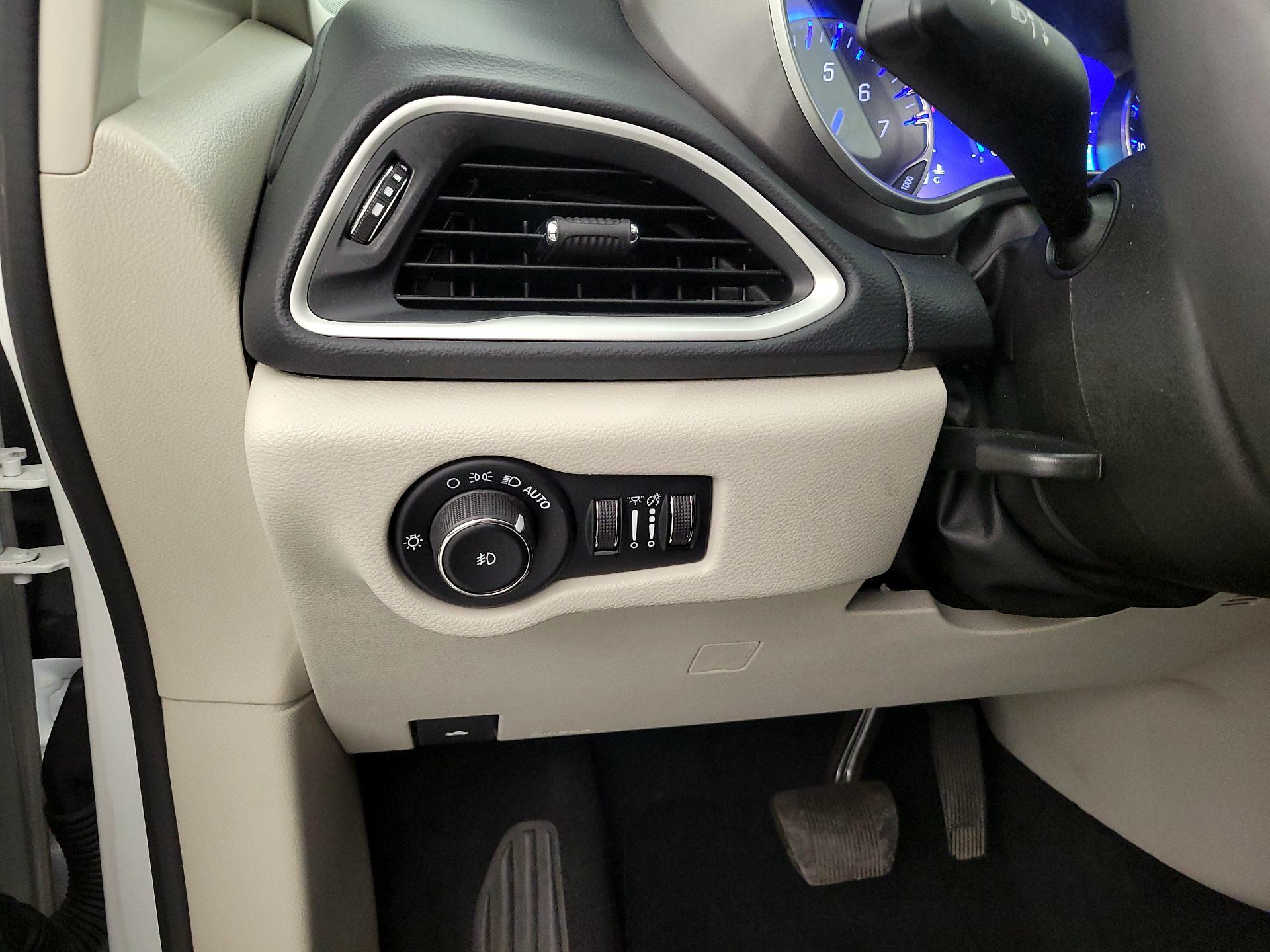 Thumbnail: 2023 Chrysler Pacifica - 13