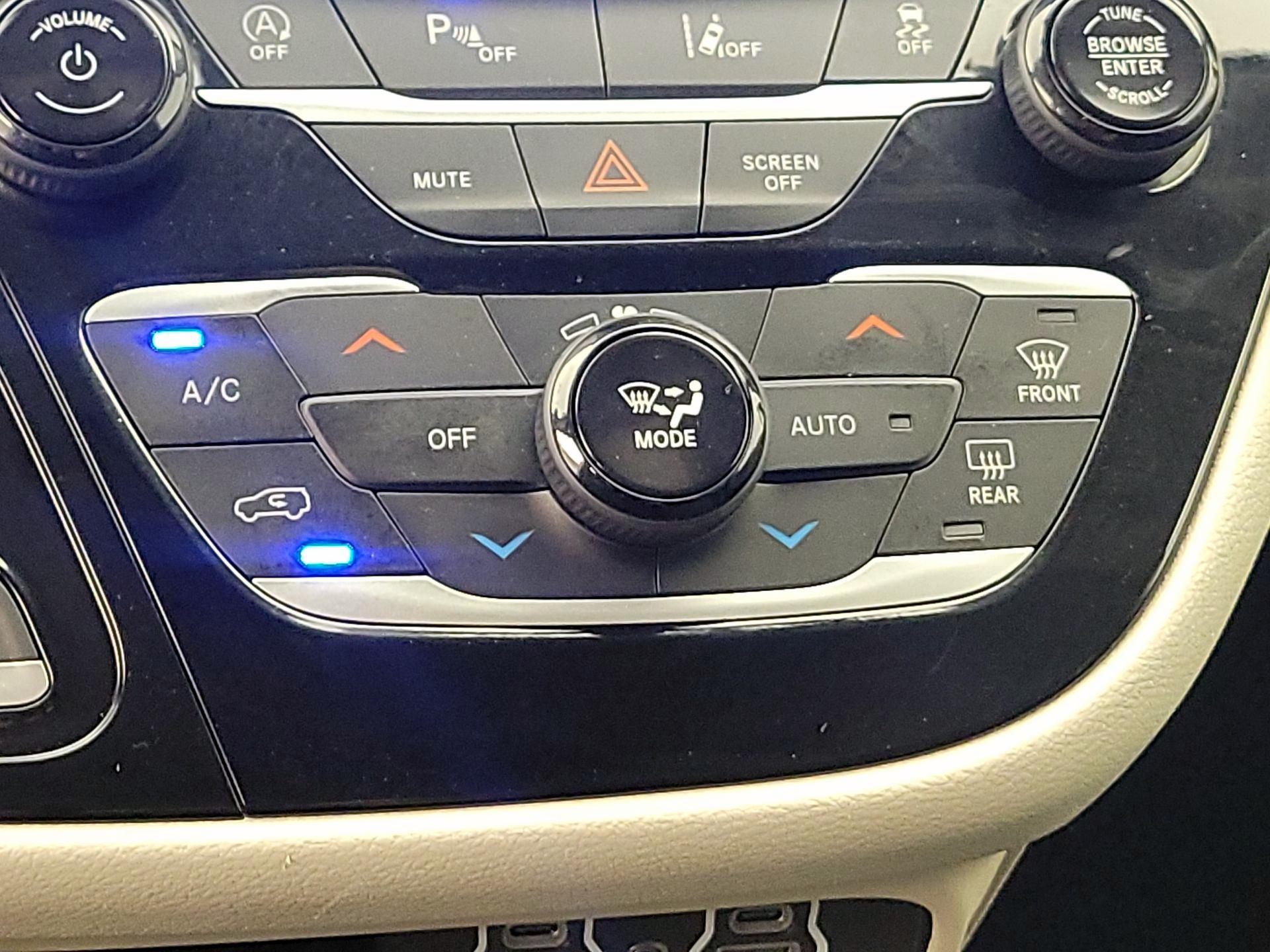 Thumbnail: 2023 Chrysler Pacifica - 16