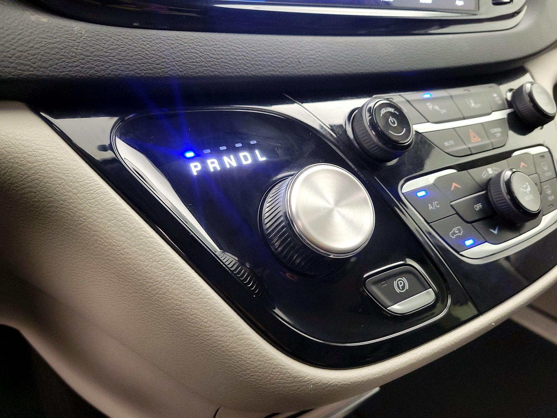 Thumbnail: 2023 Chrysler Pacifica - 17