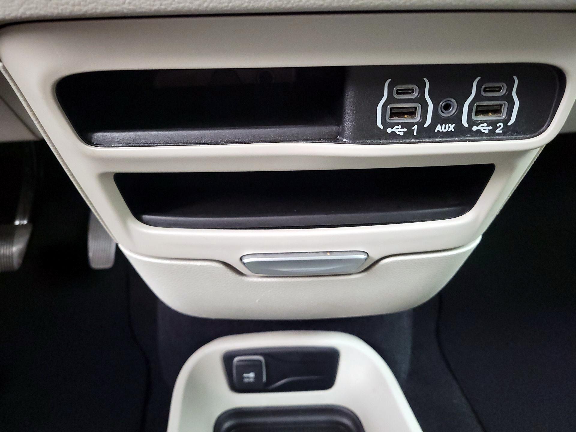 Thumbnail: 2023 Chrysler Pacifica - 18