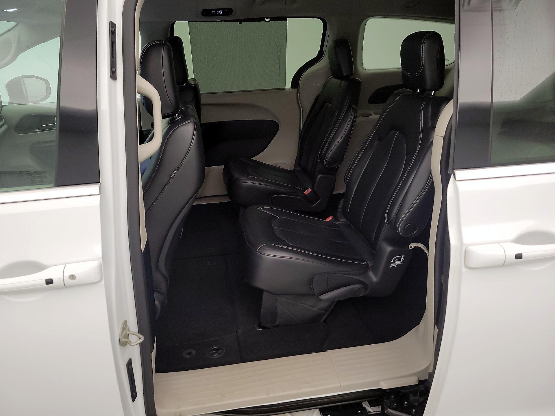 Thumbnail: 2023 Chrysler Pacifica - 19