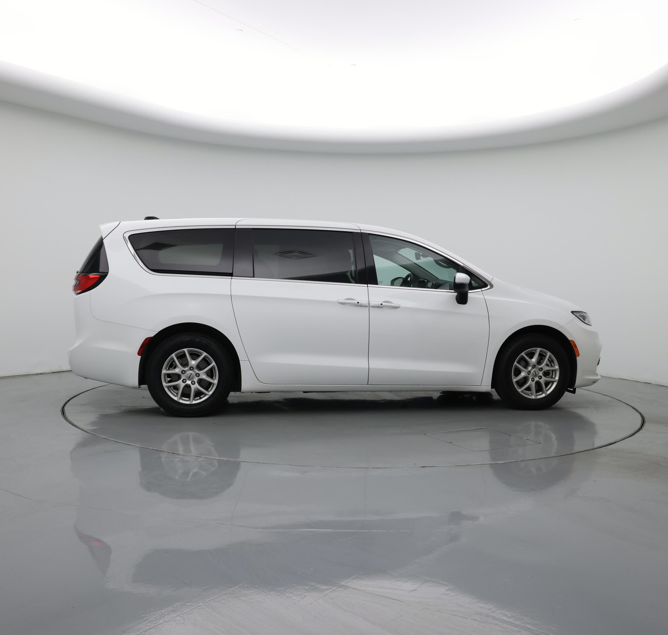 Thumbnail: 2023 Chrysler Pacifica - 7