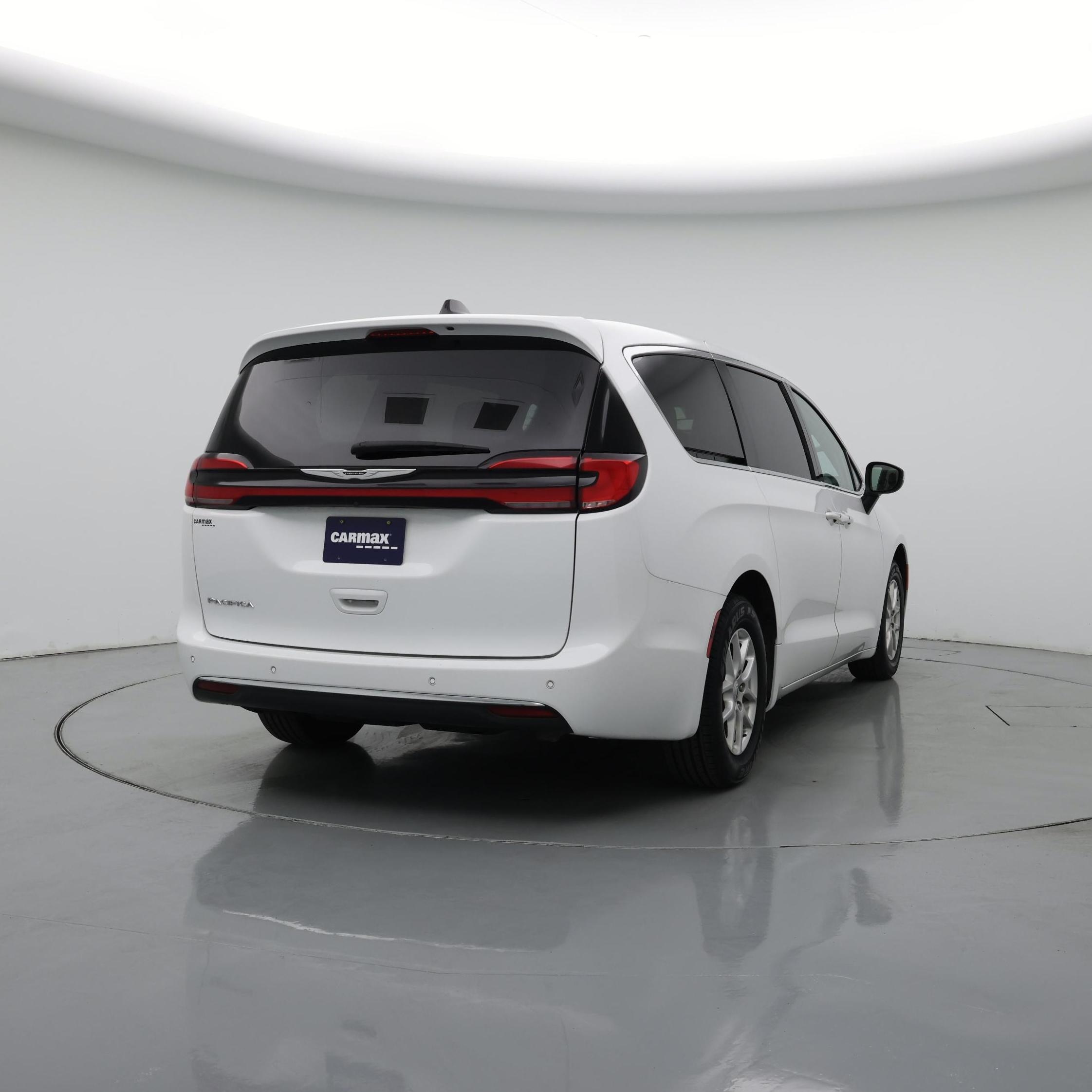 Thumbnail: 2023 Chrysler Pacifica - 8