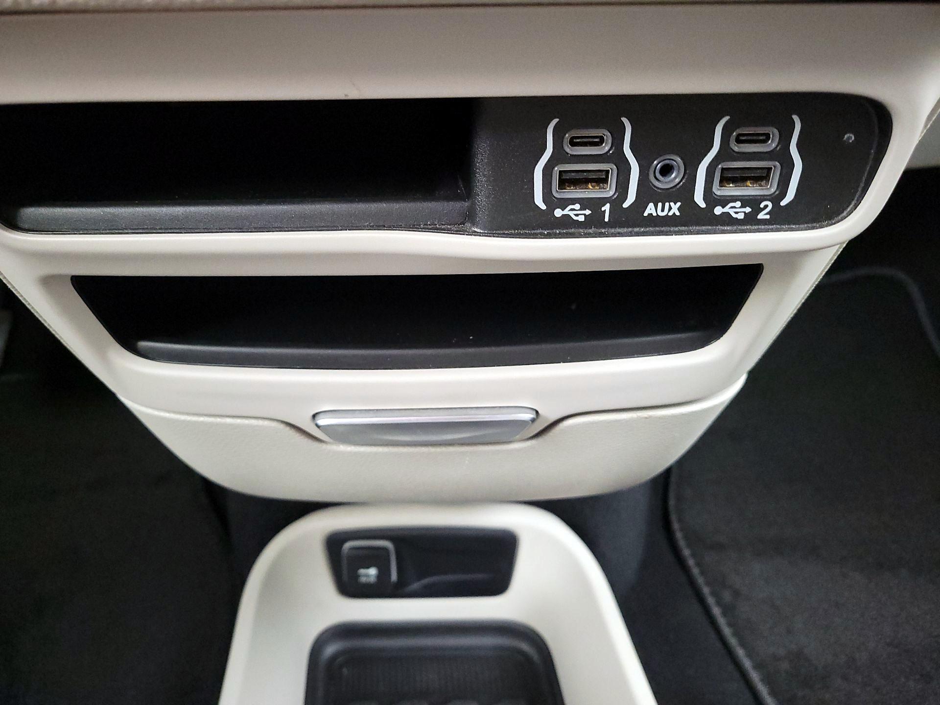 Thumbnail: 2024 Chrysler Pacifica - 19