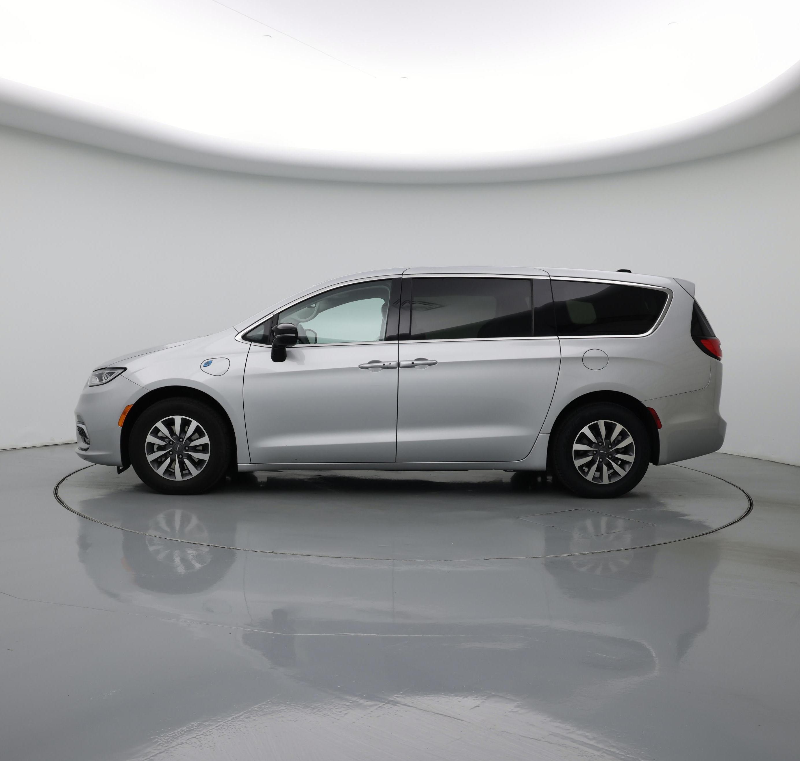 Thumbnail: 2024 Chrysler Pacifica - 3