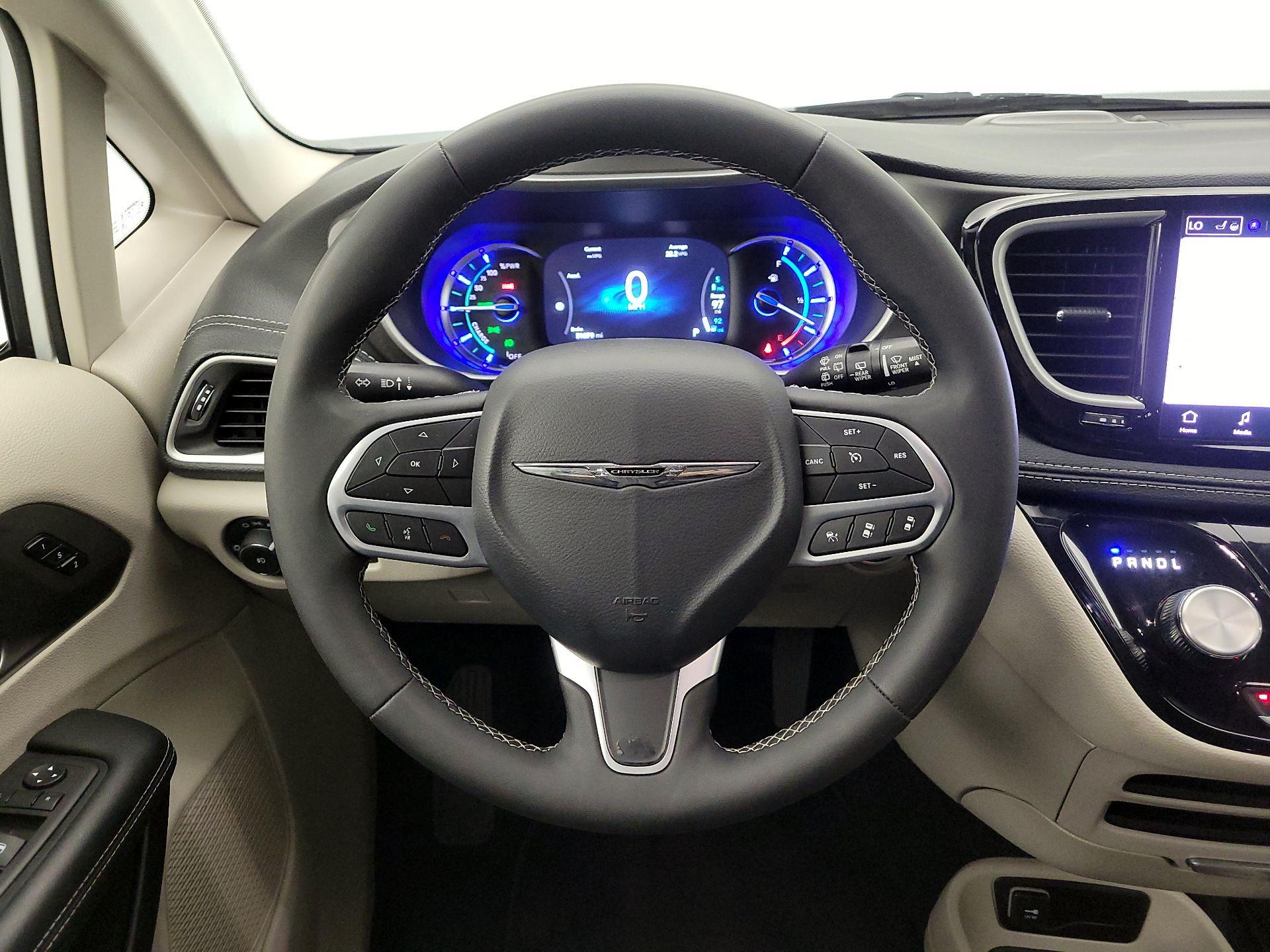 Thumbnail: 2024 Chrysler Pacifica - 10