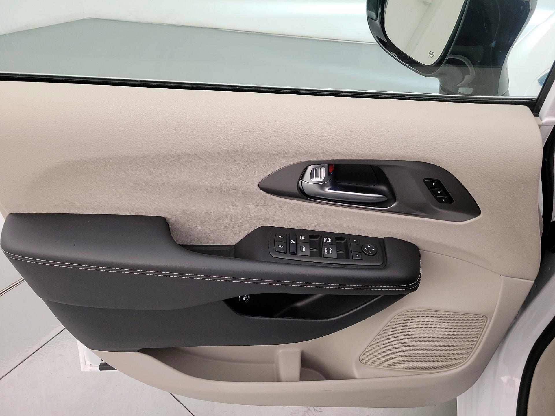 Thumbnail: 2024 Chrysler Pacifica - 12