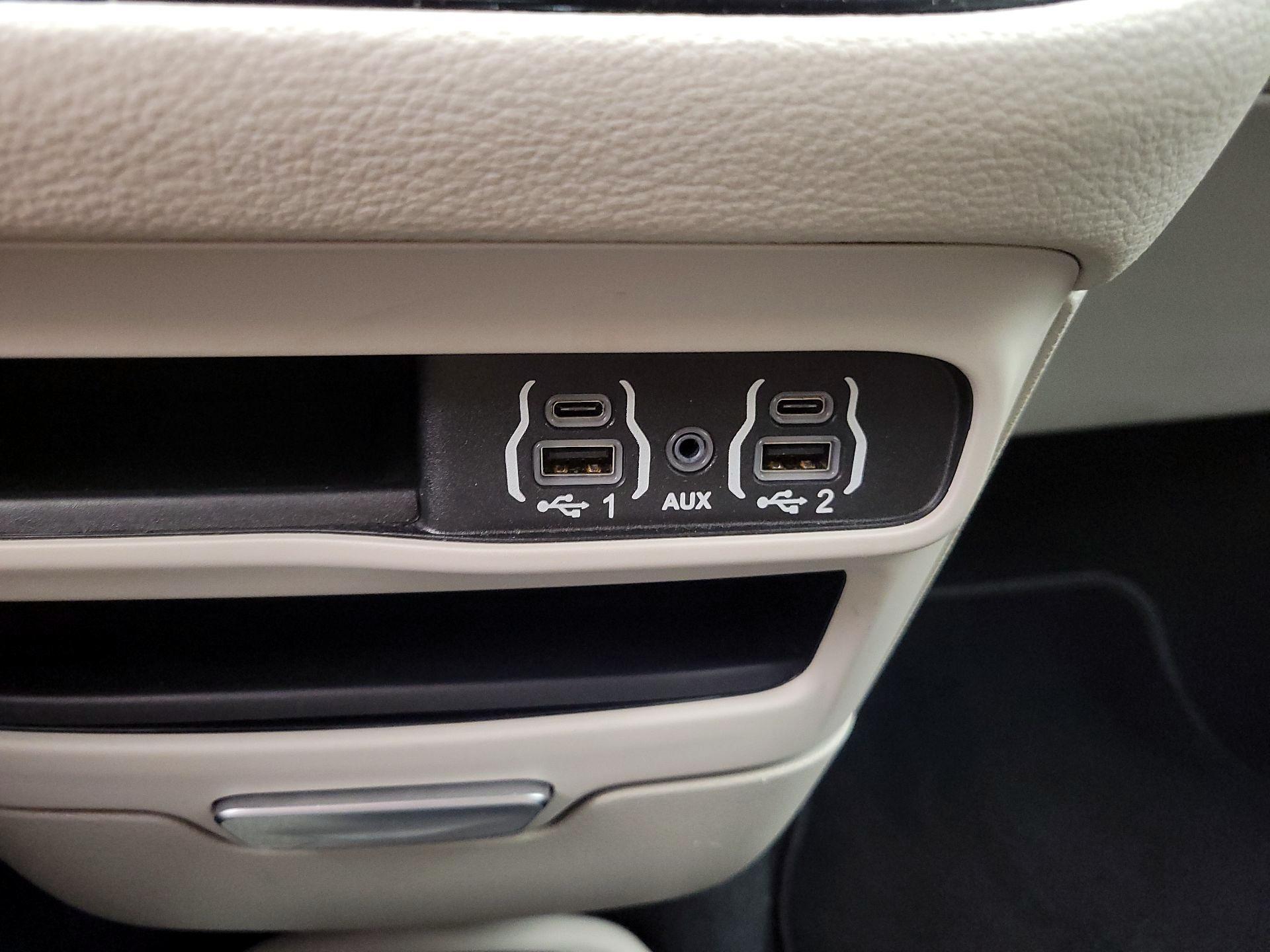 Thumbnail: 2024 Chrysler Pacifica - 19