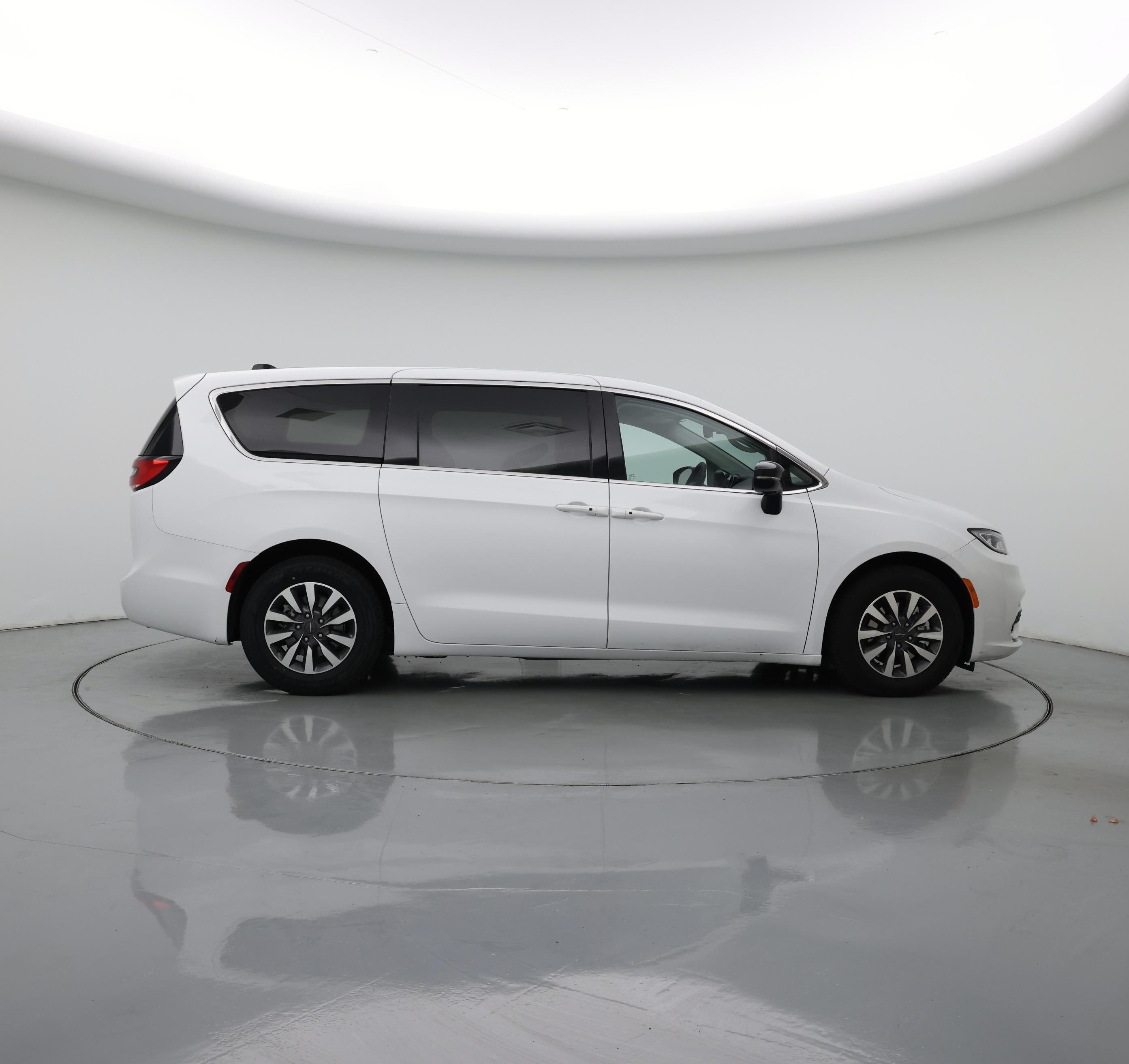 Thumbnail: 2024 Chrysler Pacifica - 7