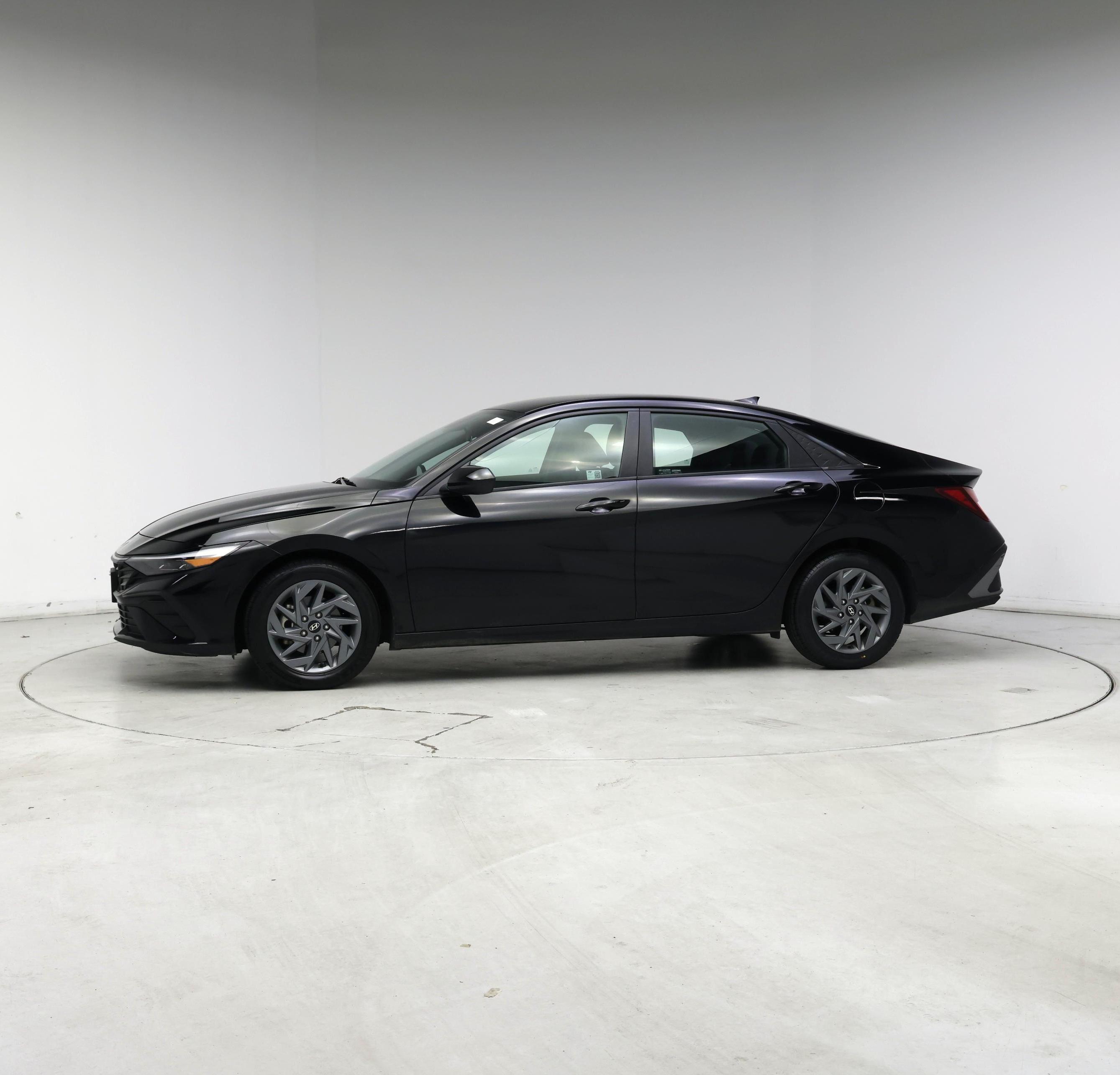 Thumbnail: 2024 Hyundai Elantra - 3