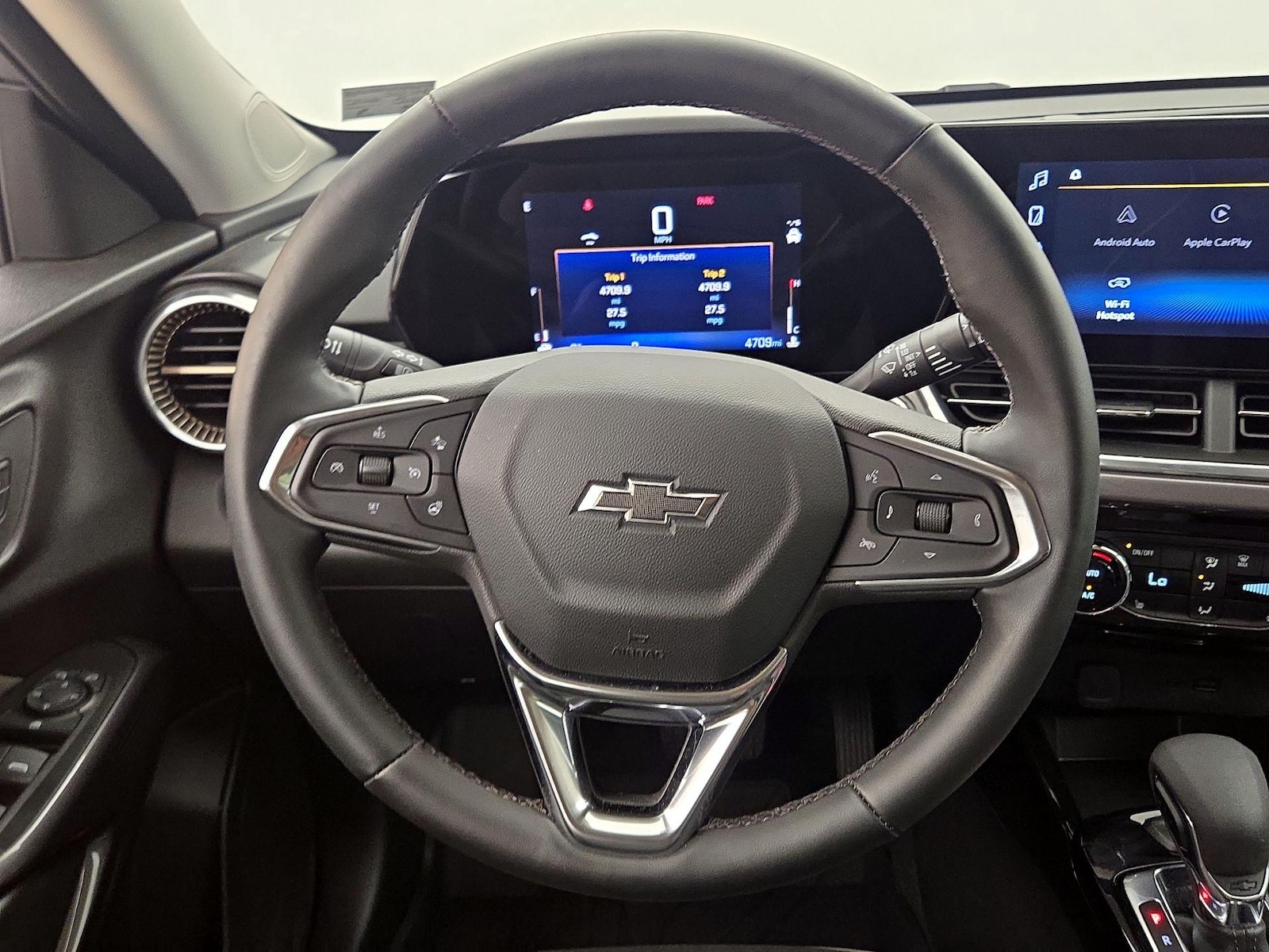 2025 Chevrolet Trax Activ - Photo 11