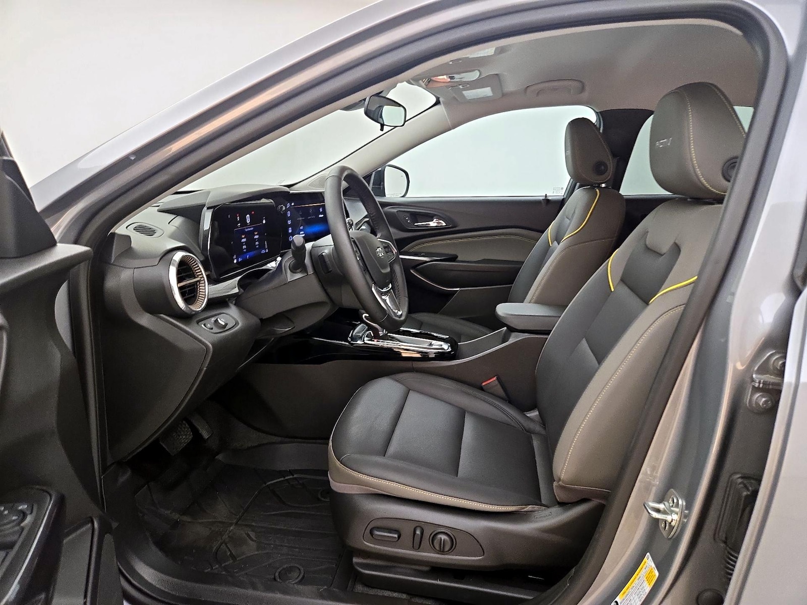 2025 Chevrolet Trax Activ - Photo 12