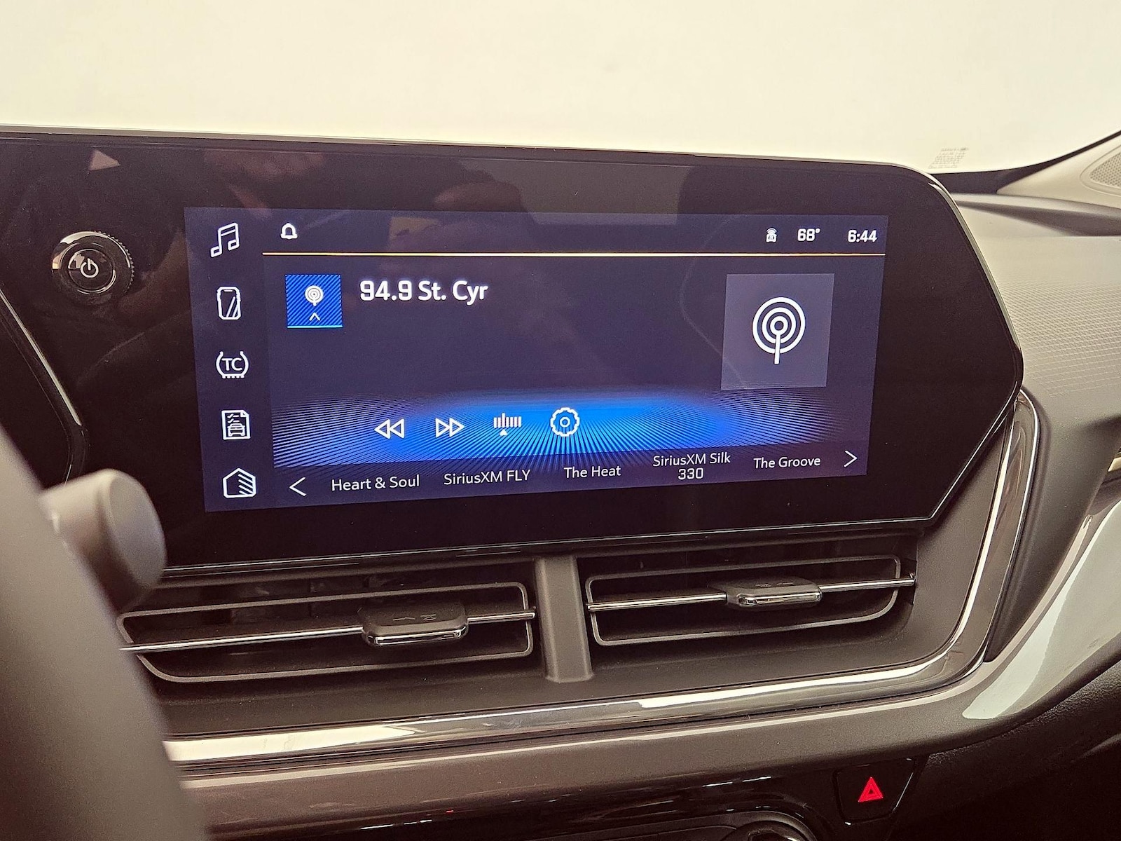 2025 Chevrolet Trax Activ - Photo 16