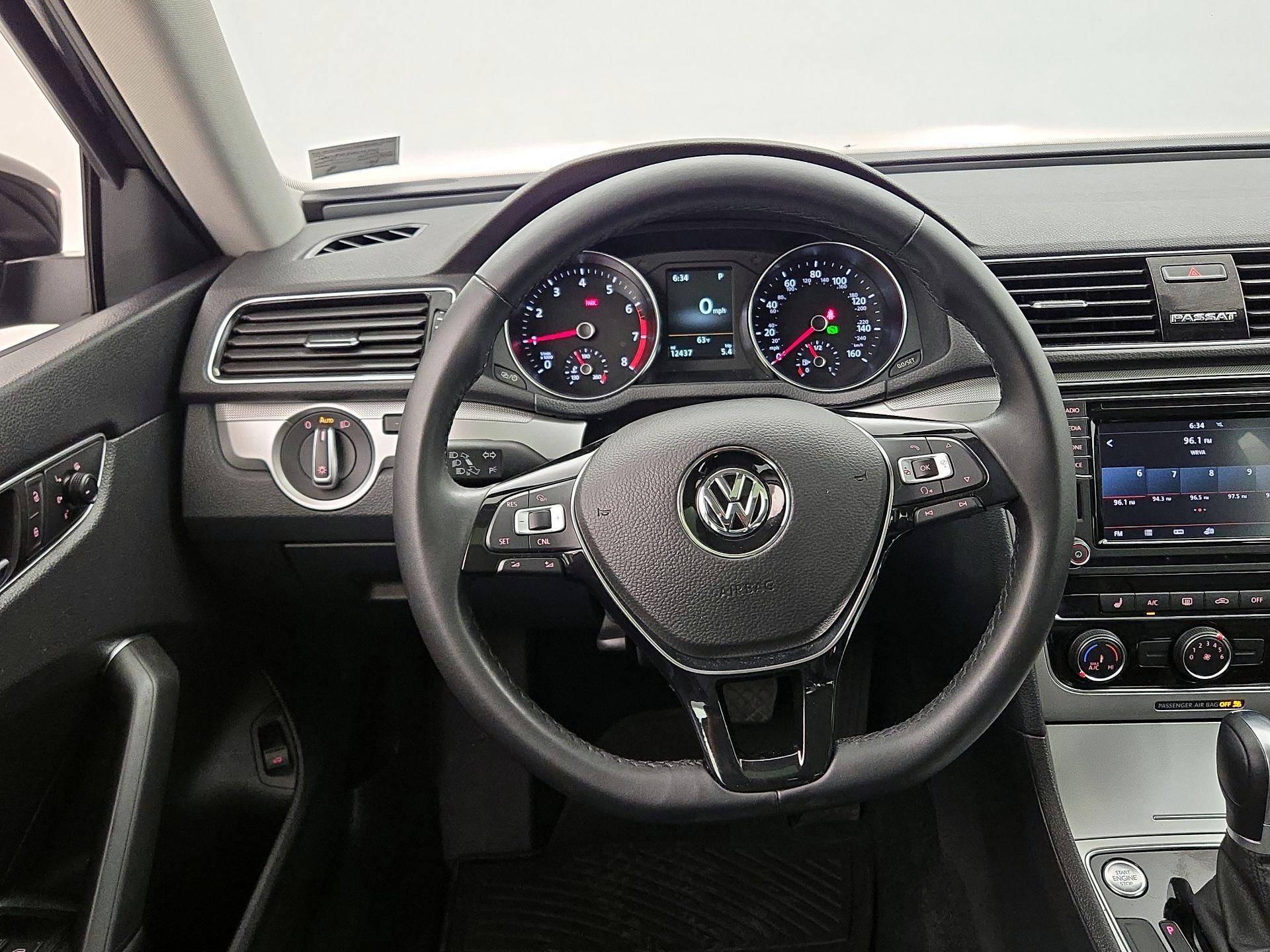 Thumbnail: 2019 Volkswagen Passat - 10