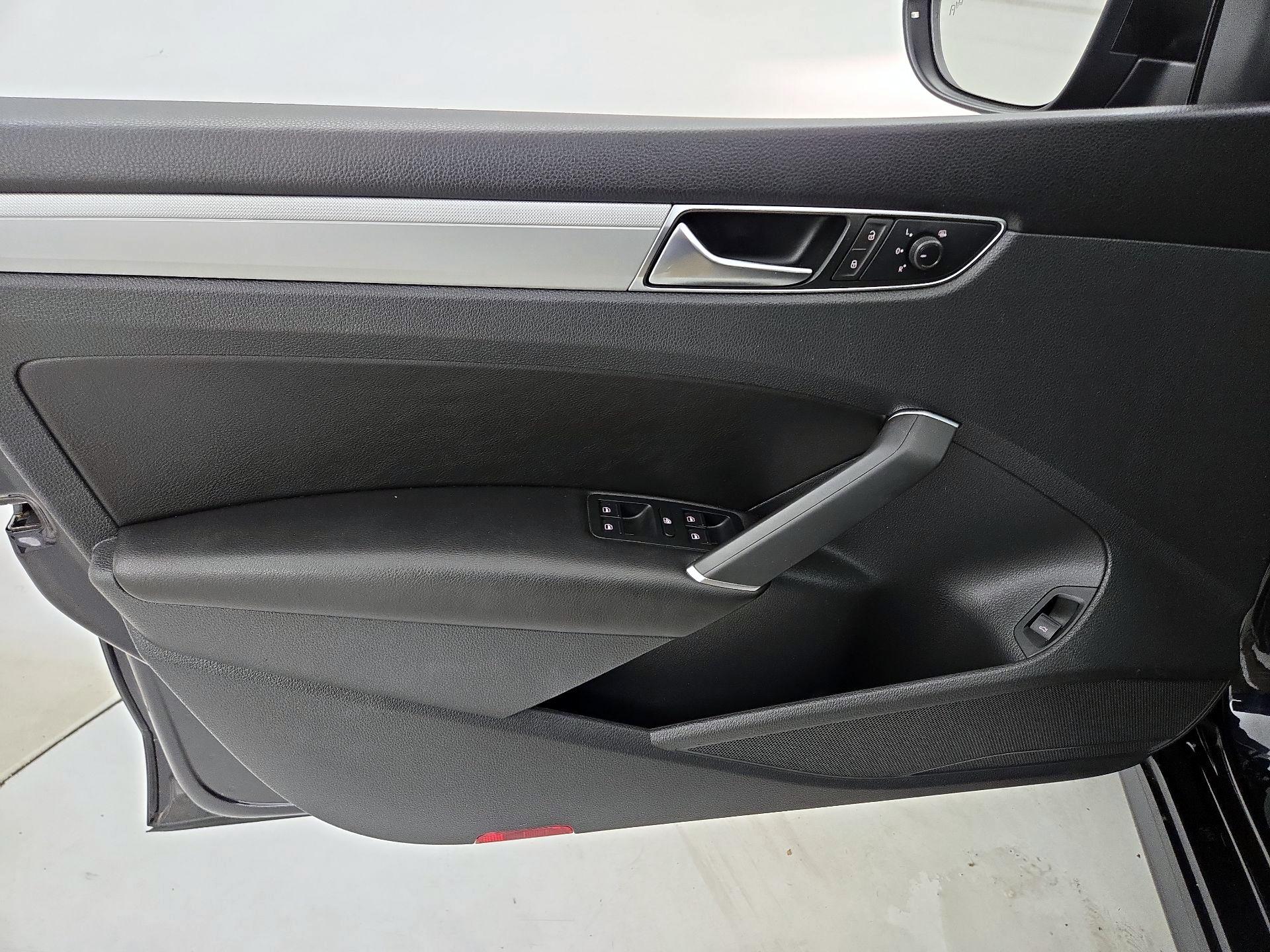 Thumbnail: 2019 Volkswagen Passat - 12