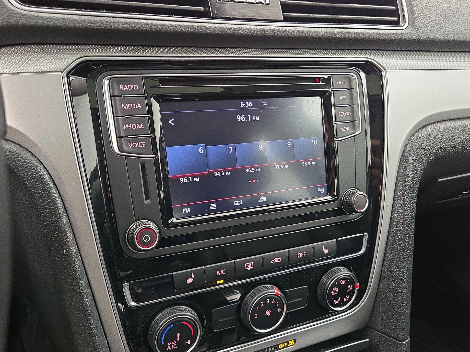 Thumbnail: 2019 Volkswagen Passat - 15