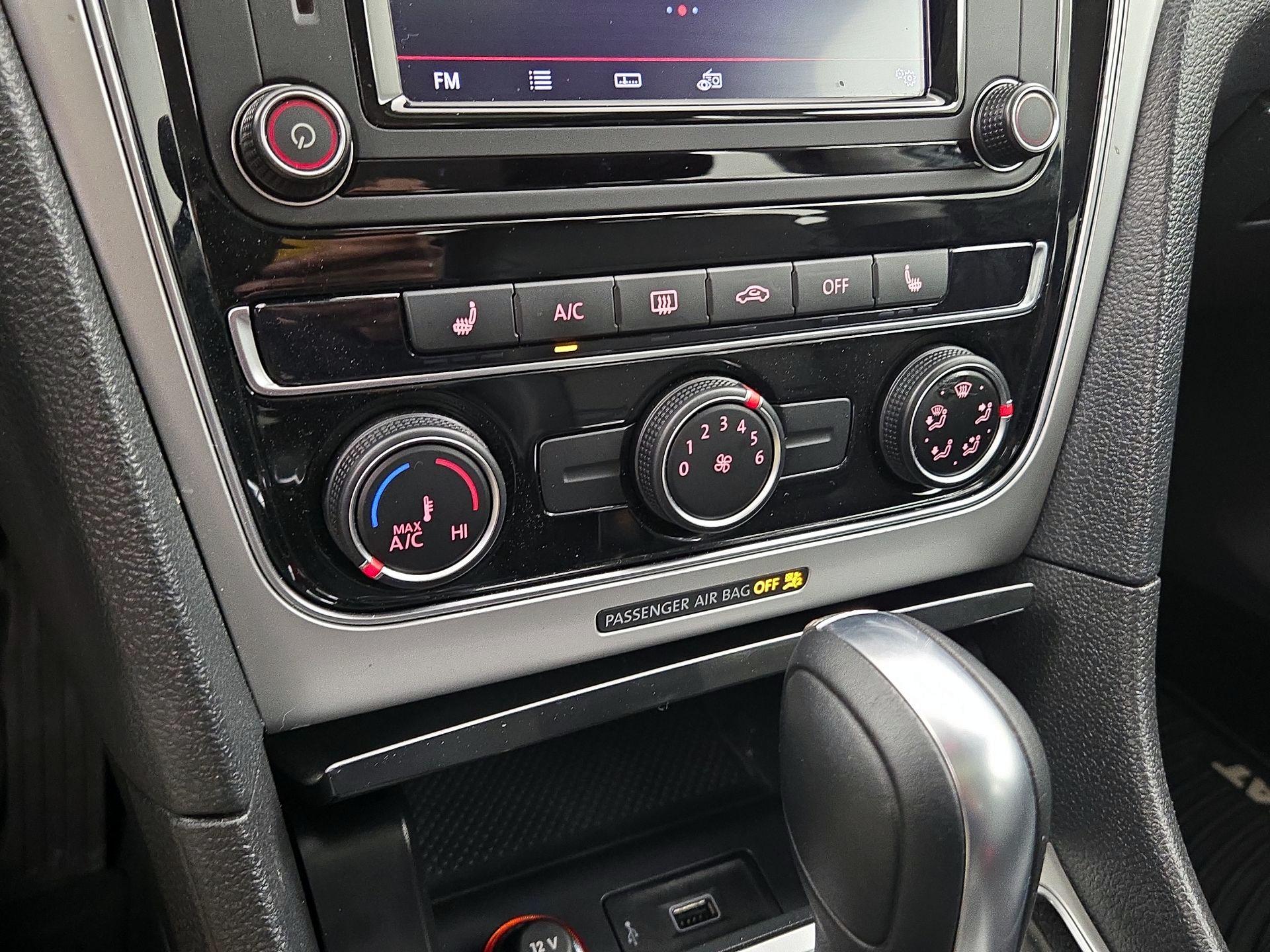 Thumbnail: 2019 Volkswagen Passat - 16