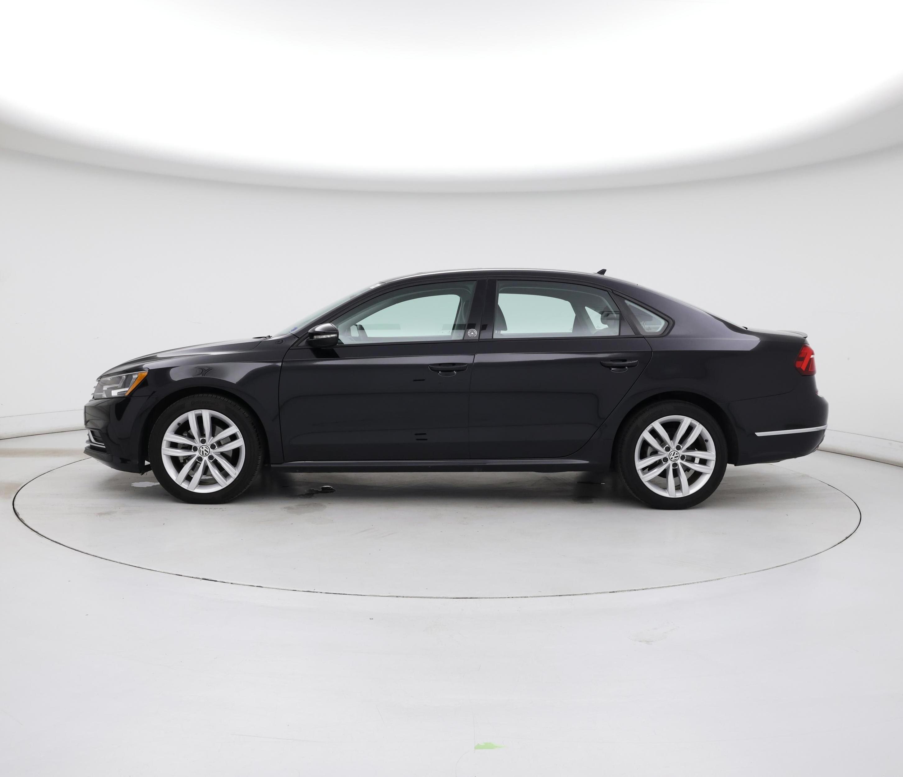 Thumbnail: 2019 Volkswagen Passat - 3