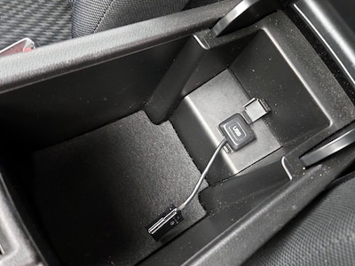 USB/AUX Ports