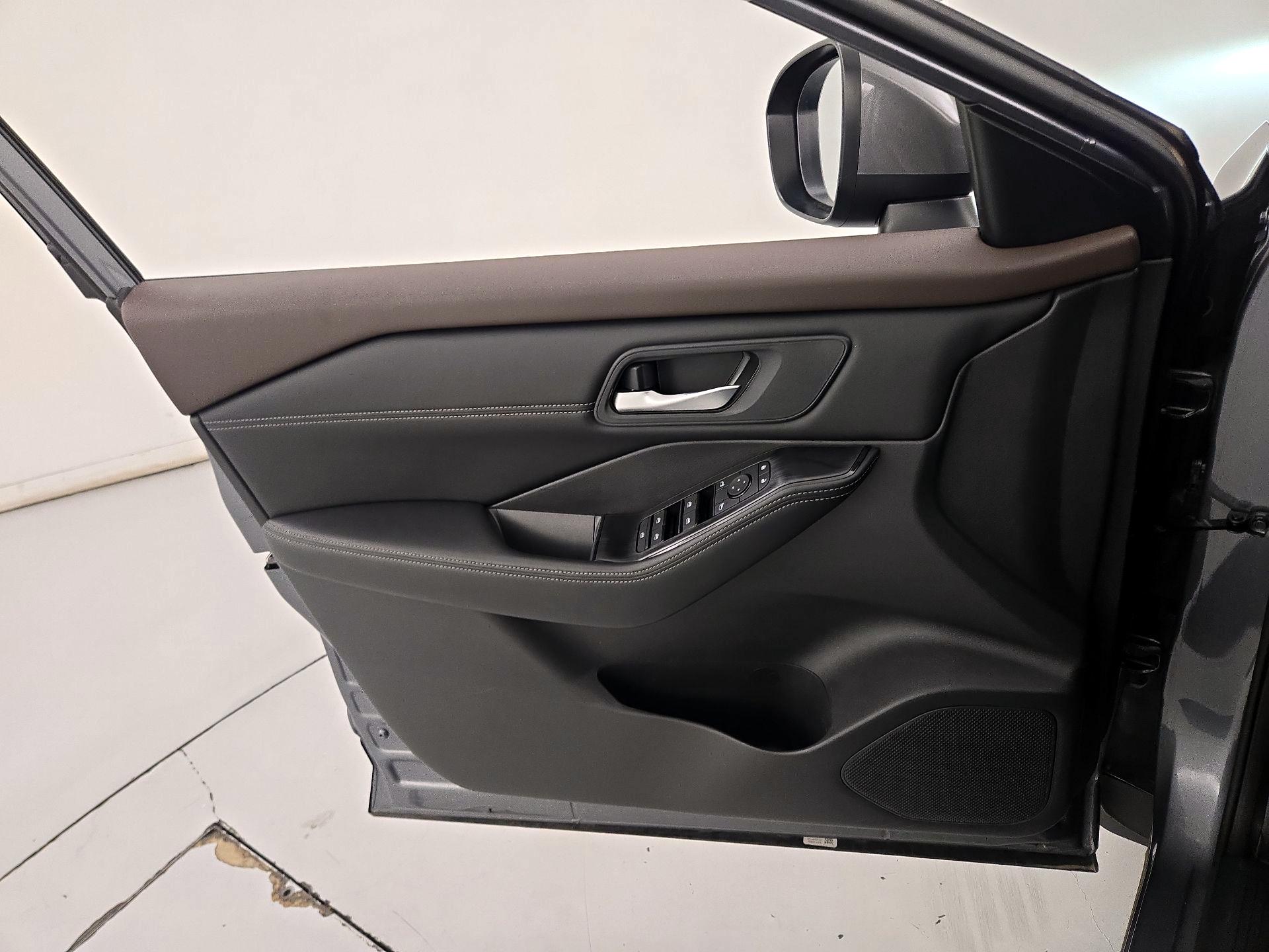 Thumbnail: 2023 Nissan Rogue - 12