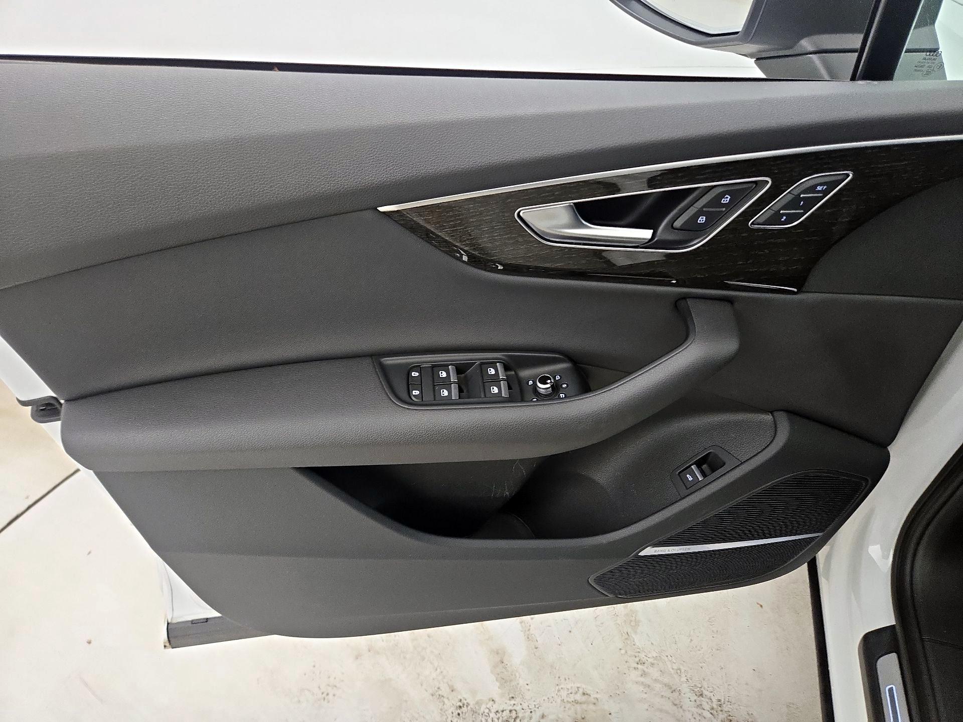 Thumbnail: 2022 Audi Q7 - 12