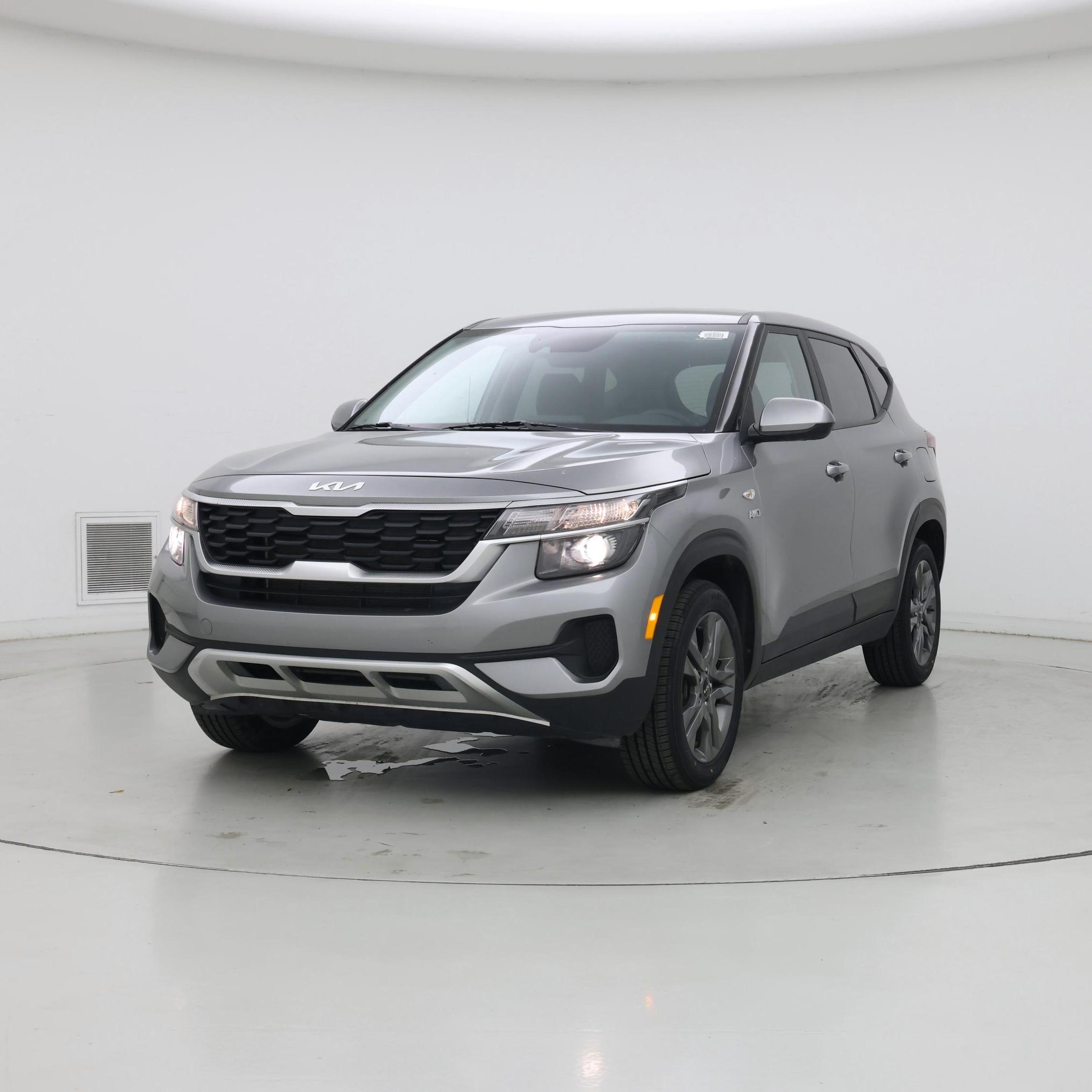 Thumbnail: 2023 Kia Seltos - 4