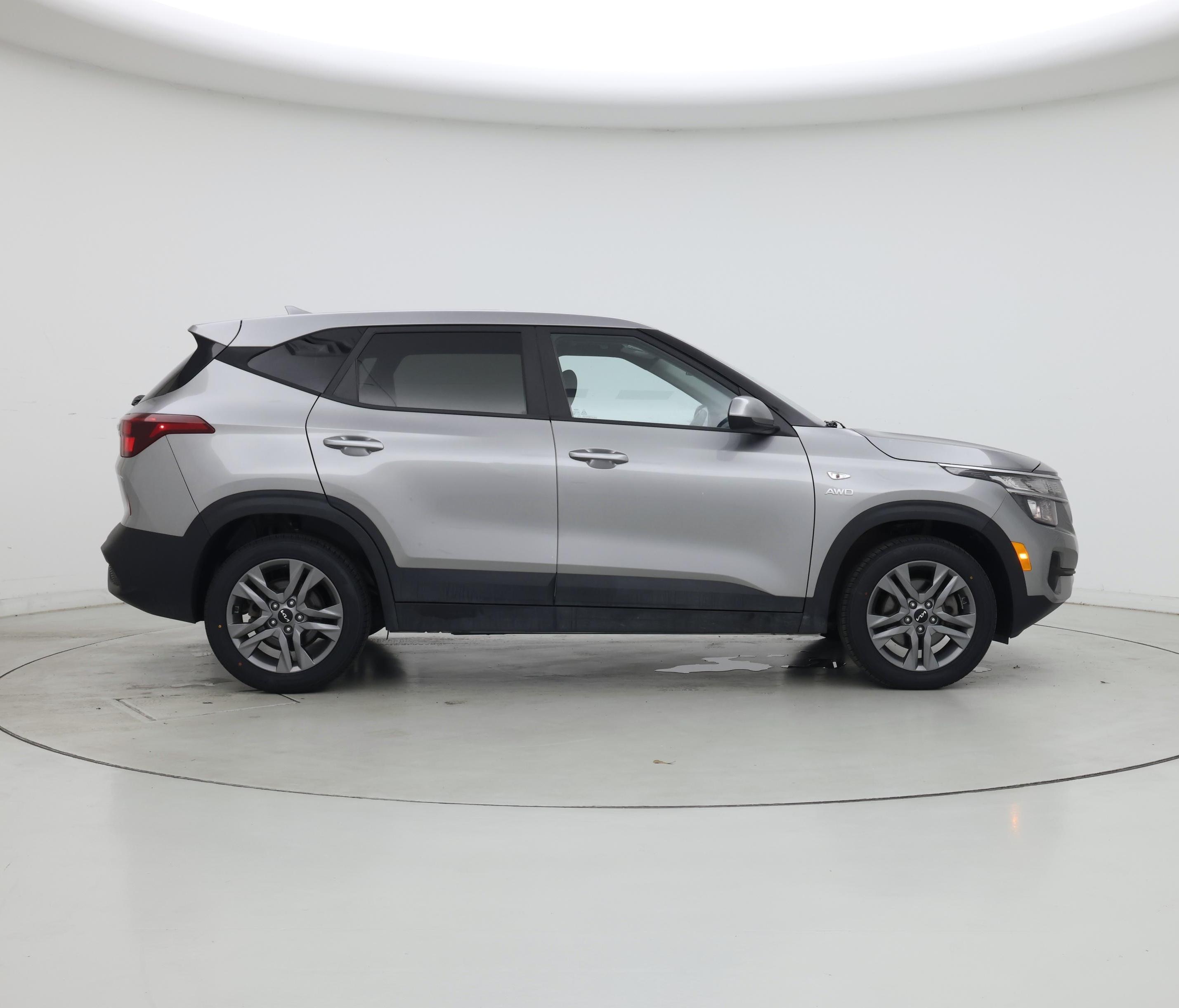 Thumbnail: 2023 Kia Seltos - 7