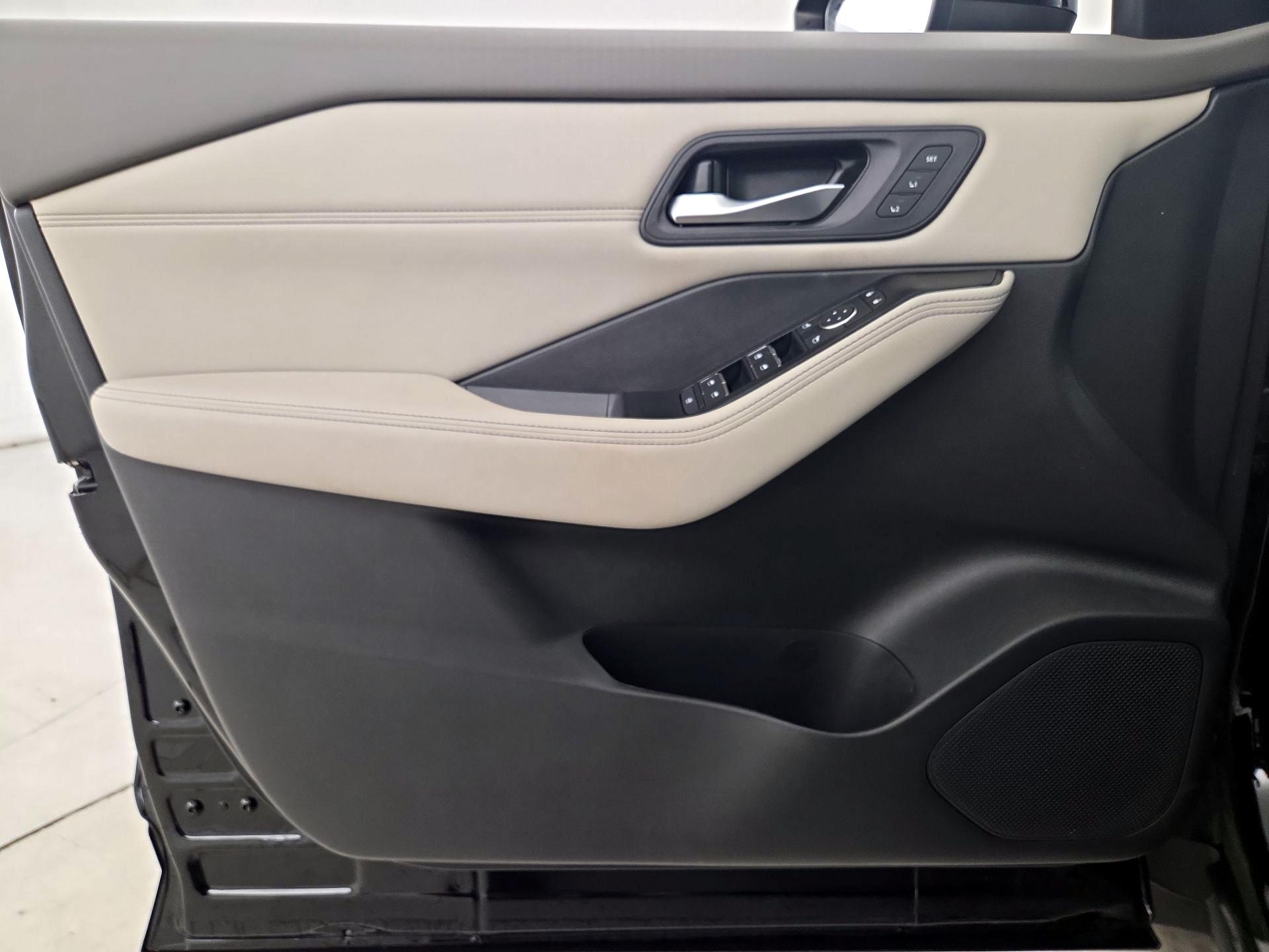 Thumbnail: 2023 Nissan Rogue - 12