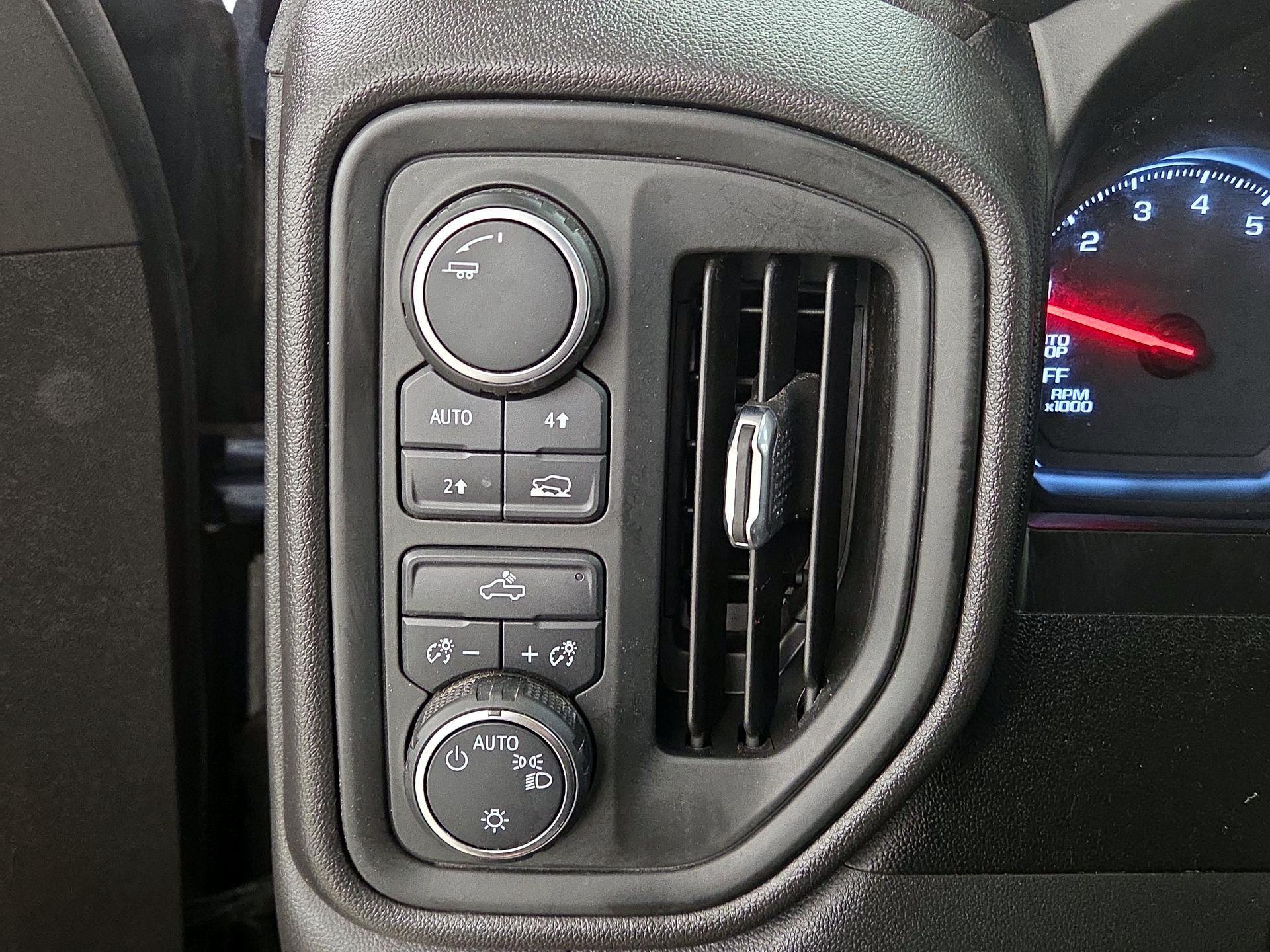 Thumbnail: 2021 Chevrolet Silverado 1500 - 13