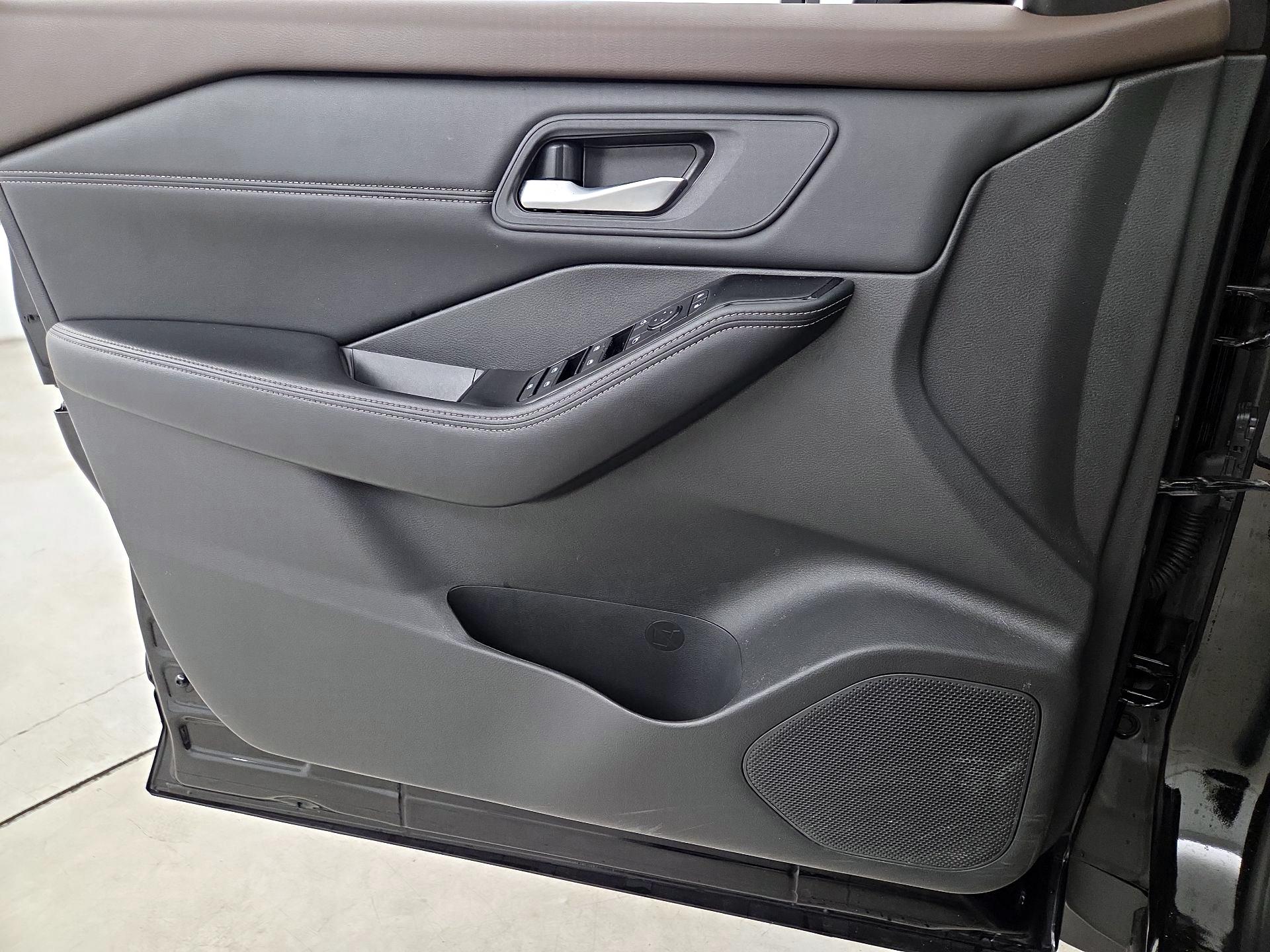 Thumbnail: 2023 Nissan Rogue - 12