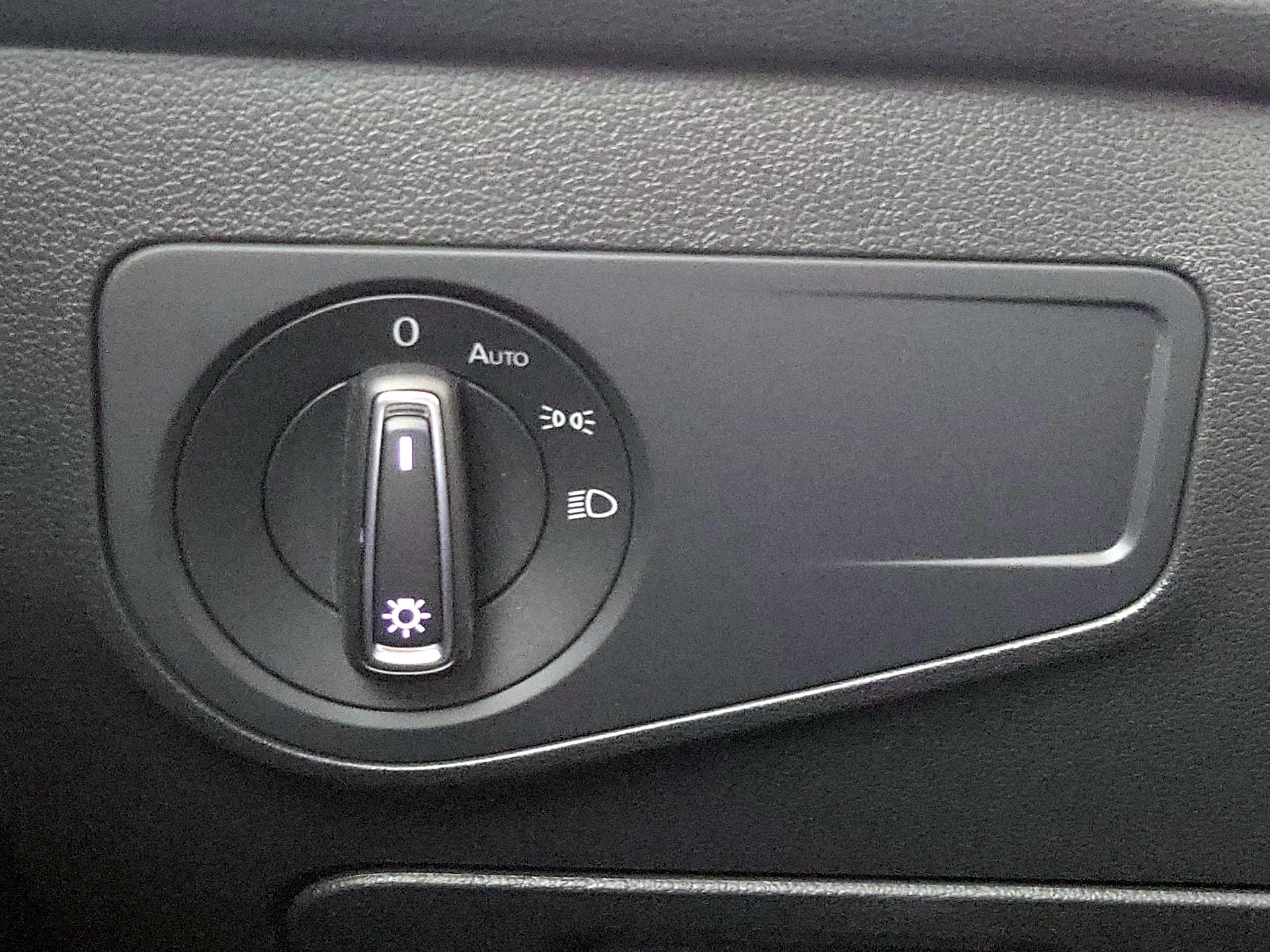 Thumbnail: 2020 Volkswagen Tiguan - 13