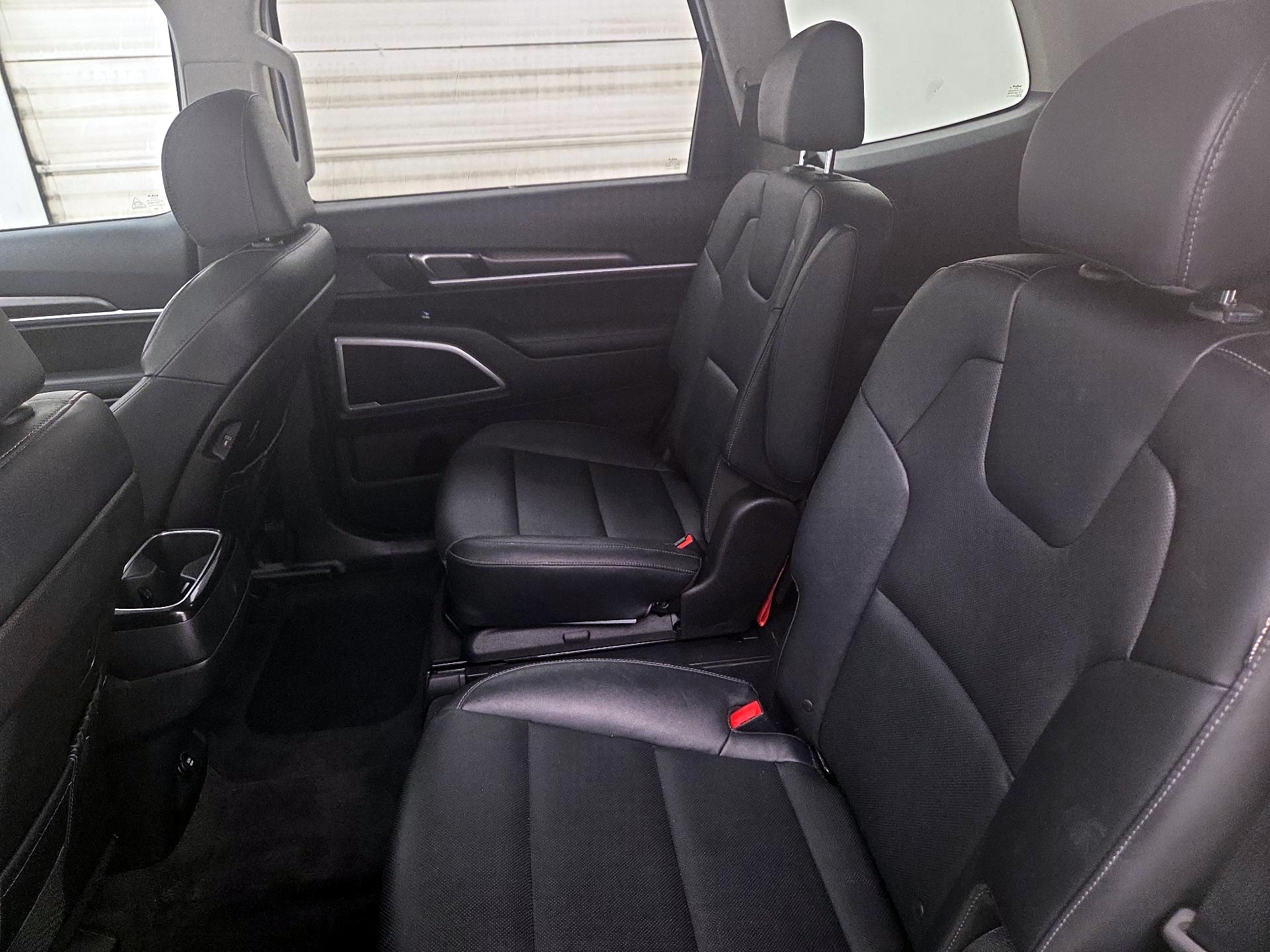 Thumbnail: 2023 Kia Telluride - 19