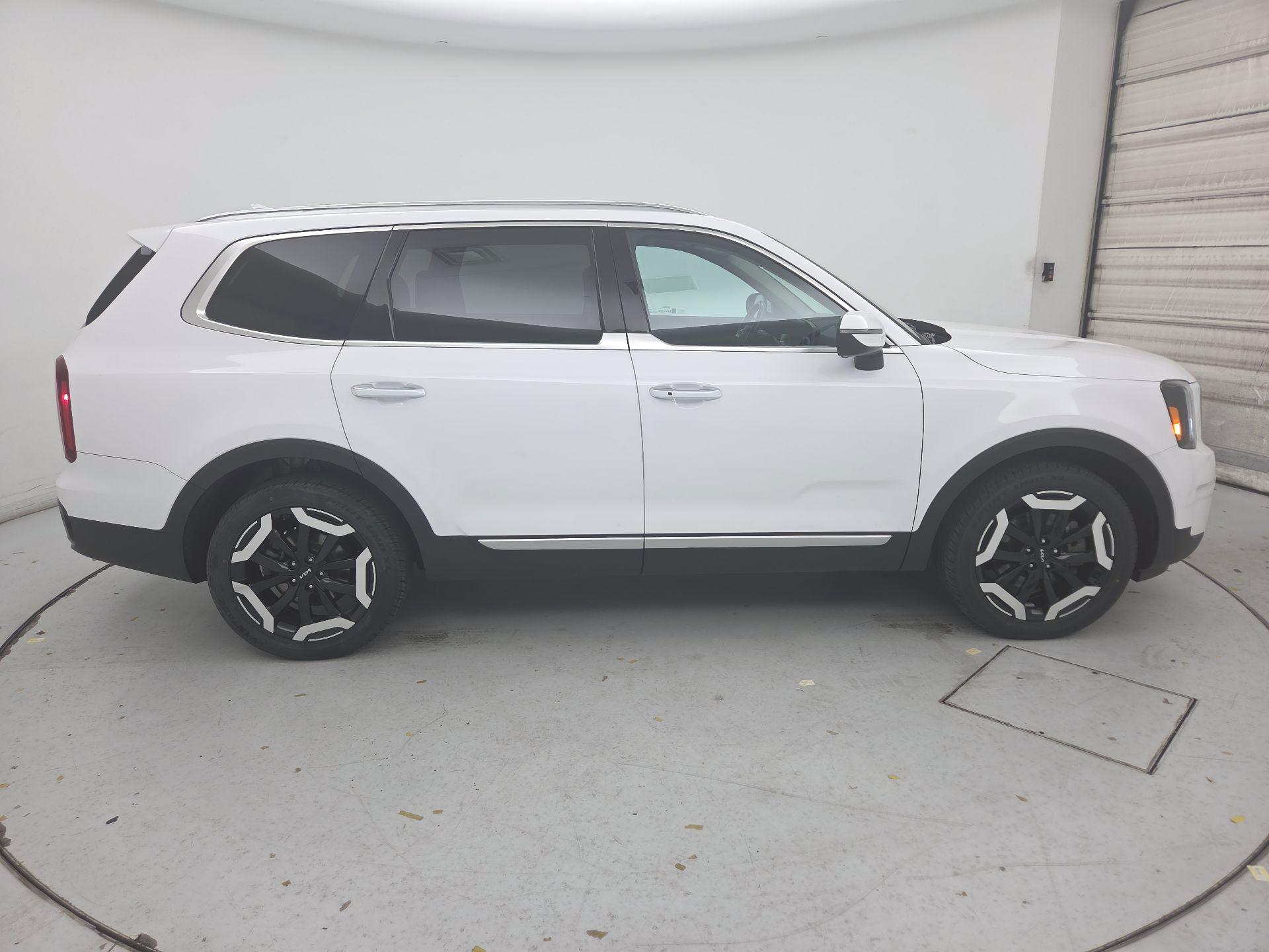 Thumbnail: 2023 Kia Telluride - 4
