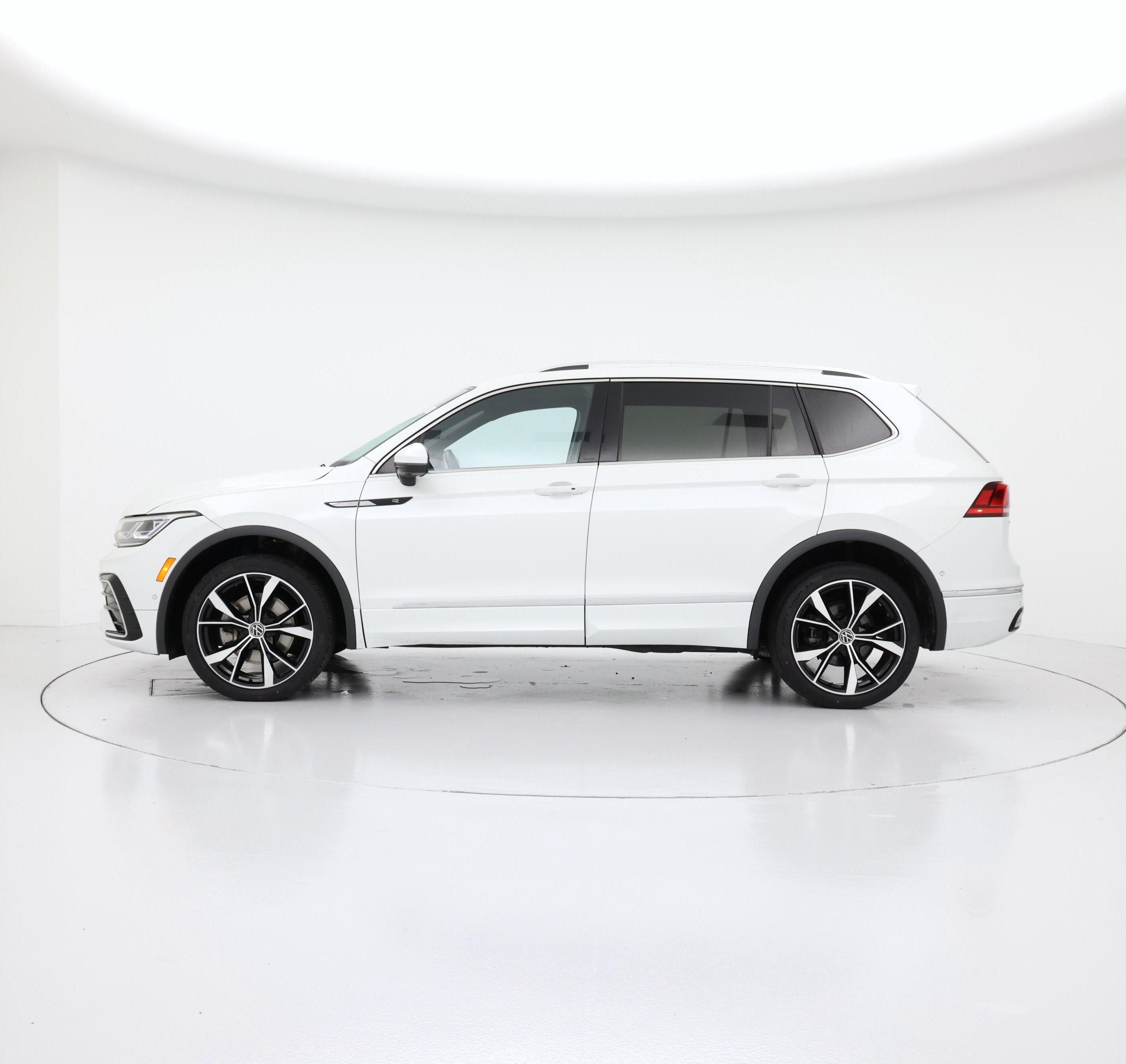 Thumbnail: 2023 Volkswagen Tiguan - 3