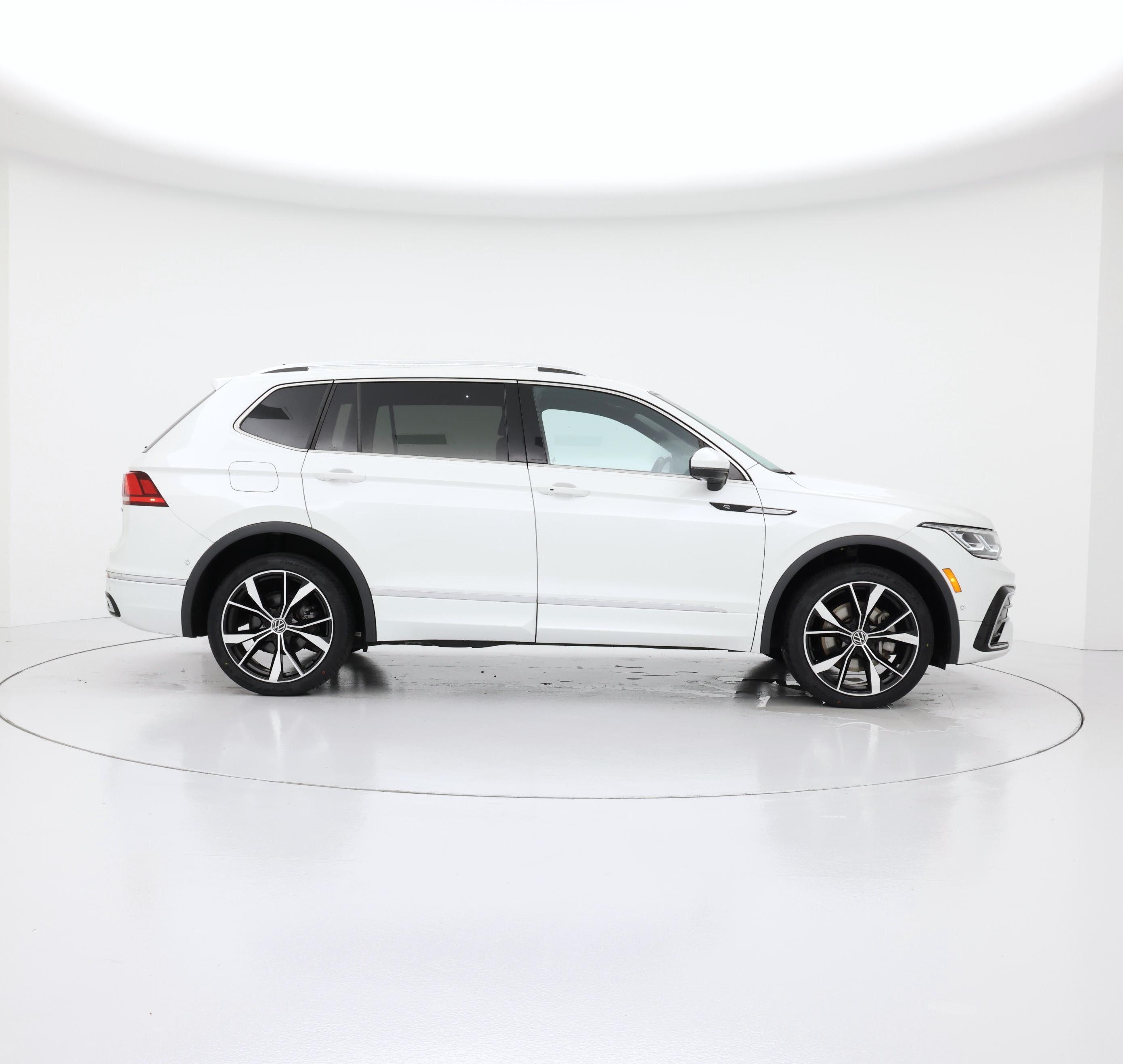 Thumbnail: 2023 Volkswagen Tiguan - 7