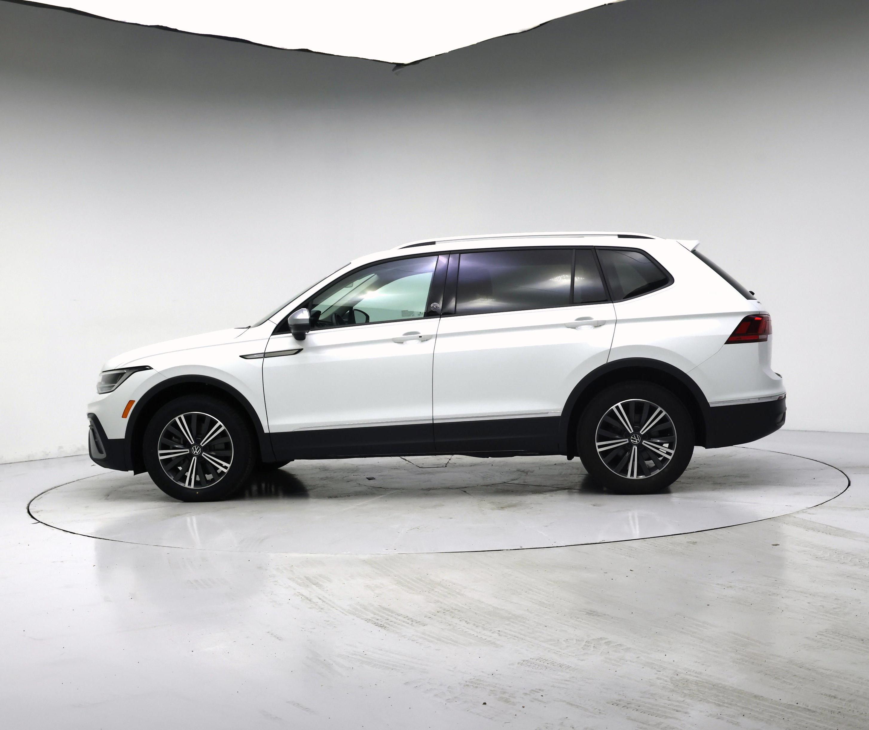 Thumbnail: 2024 Volkswagen Tiguan - 3