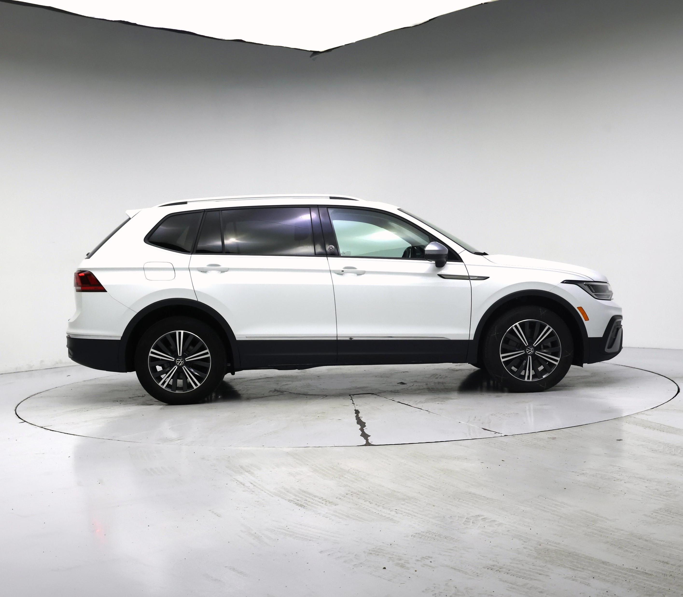 Thumbnail: 2024 Volkswagen Tiguan - 7