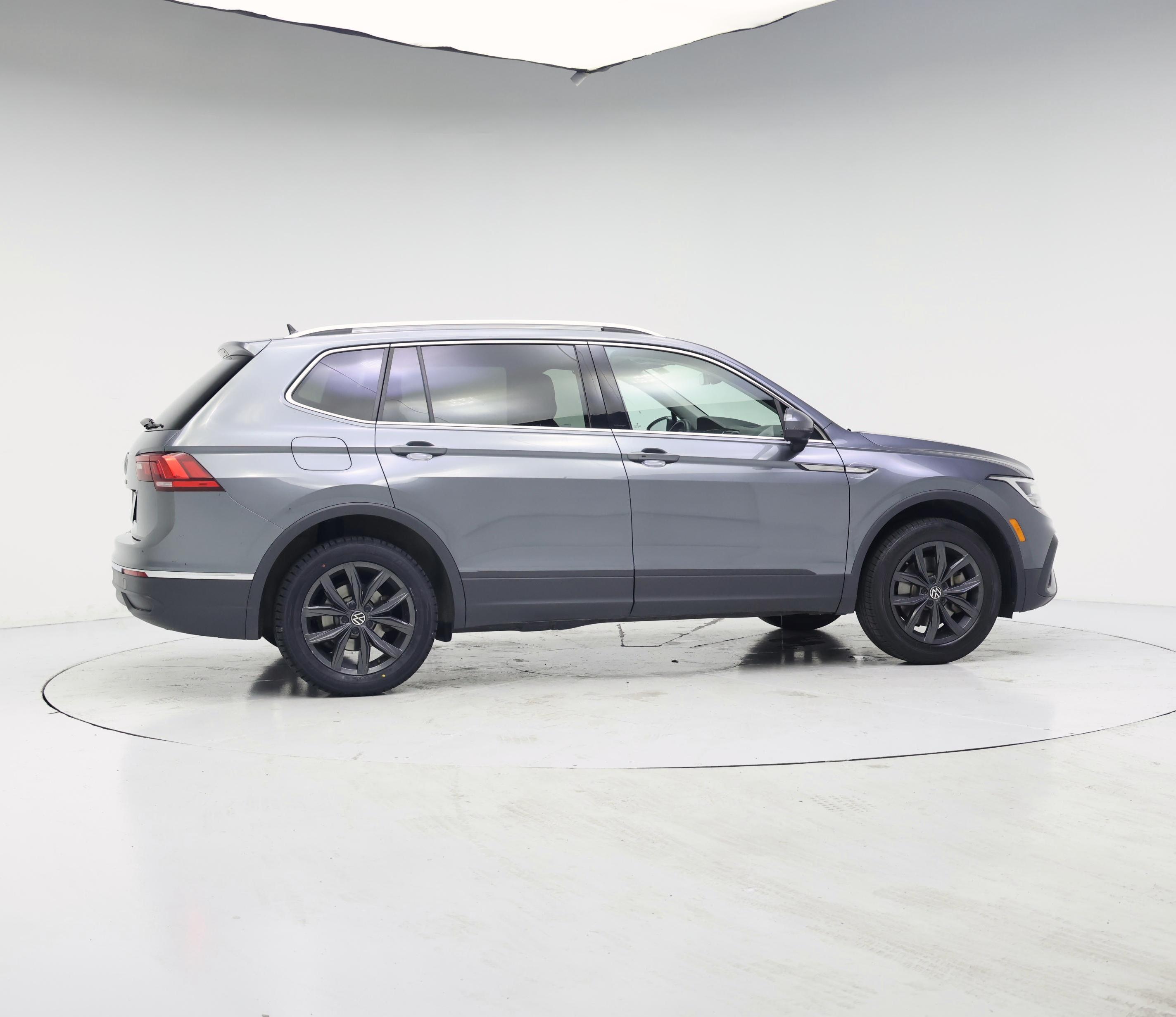 Thumbnail: 2024 Volkswagen Tiguan - 7