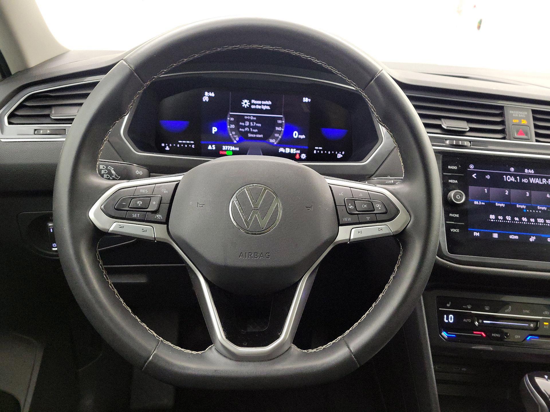 Thumbnail: 2023 Volkswagen Tiguan - 10