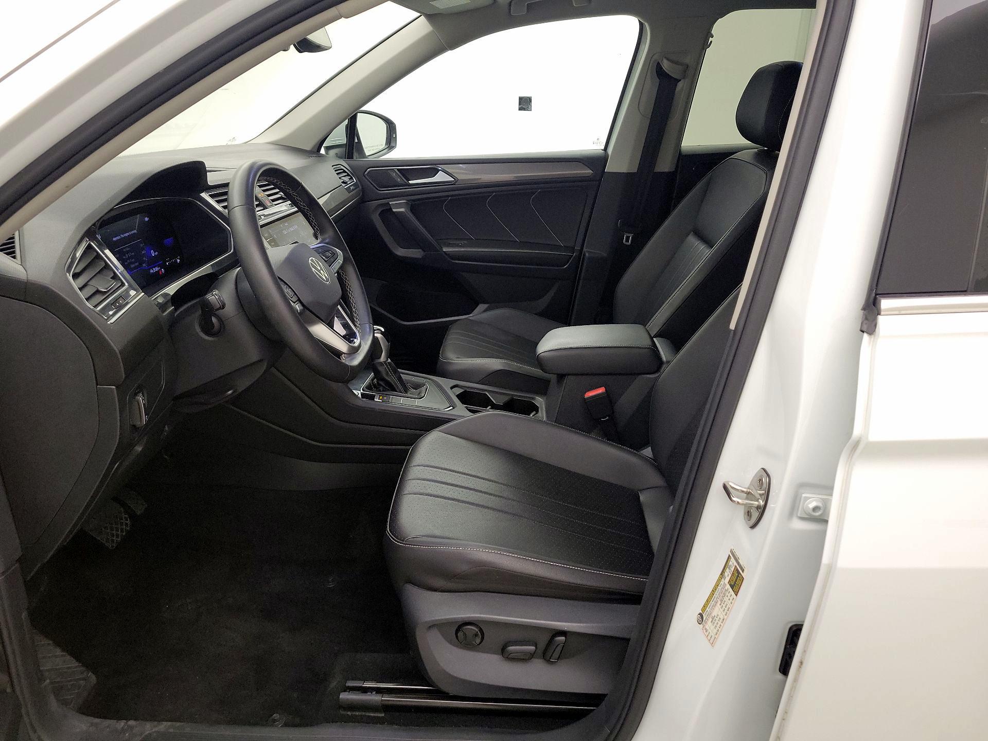 Thumbnail: 2023 Volkswagen Tiguan - 11