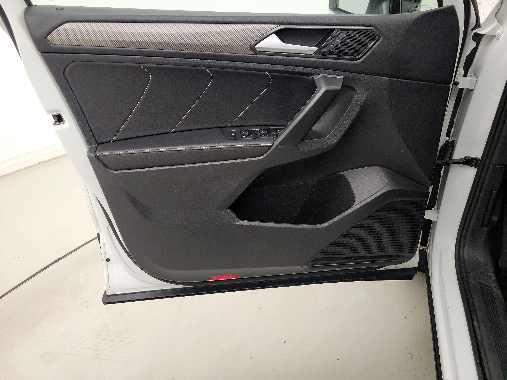 Thumbnail: 2023 Volkswagen Tiguan - 12