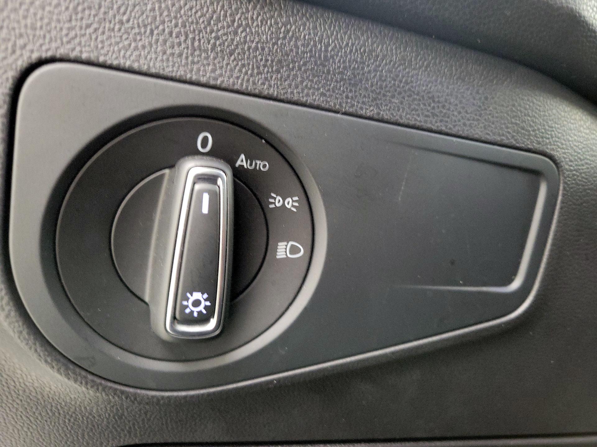 Thumbnail: 2023 Volkswagen Tiguan - 13