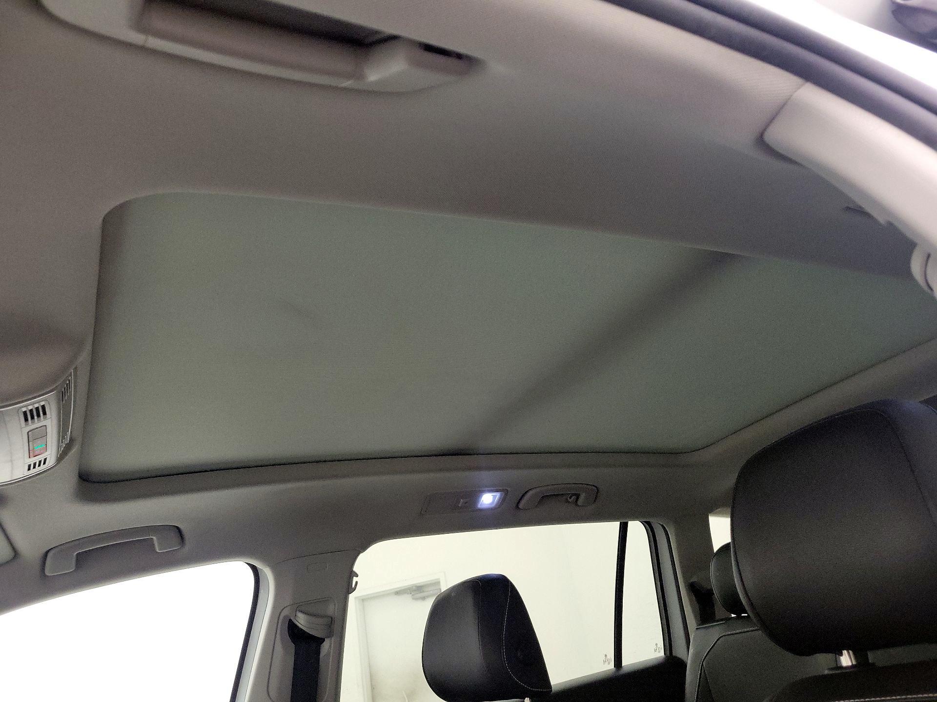 Thumbnail: 2023 Volkswagen Tiguan - 19