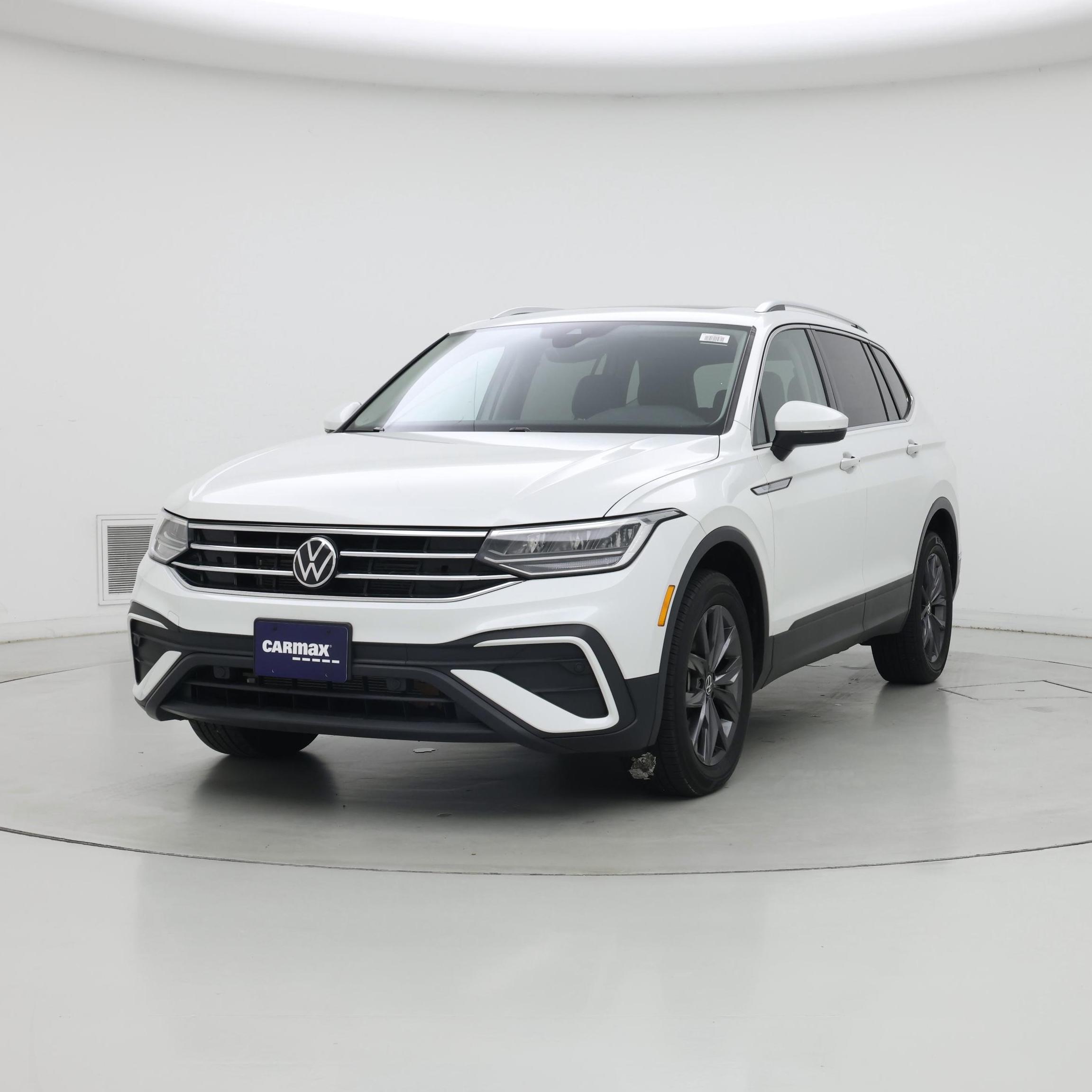 Thumbnail: 2023 Volkswagen Tiguan - 4