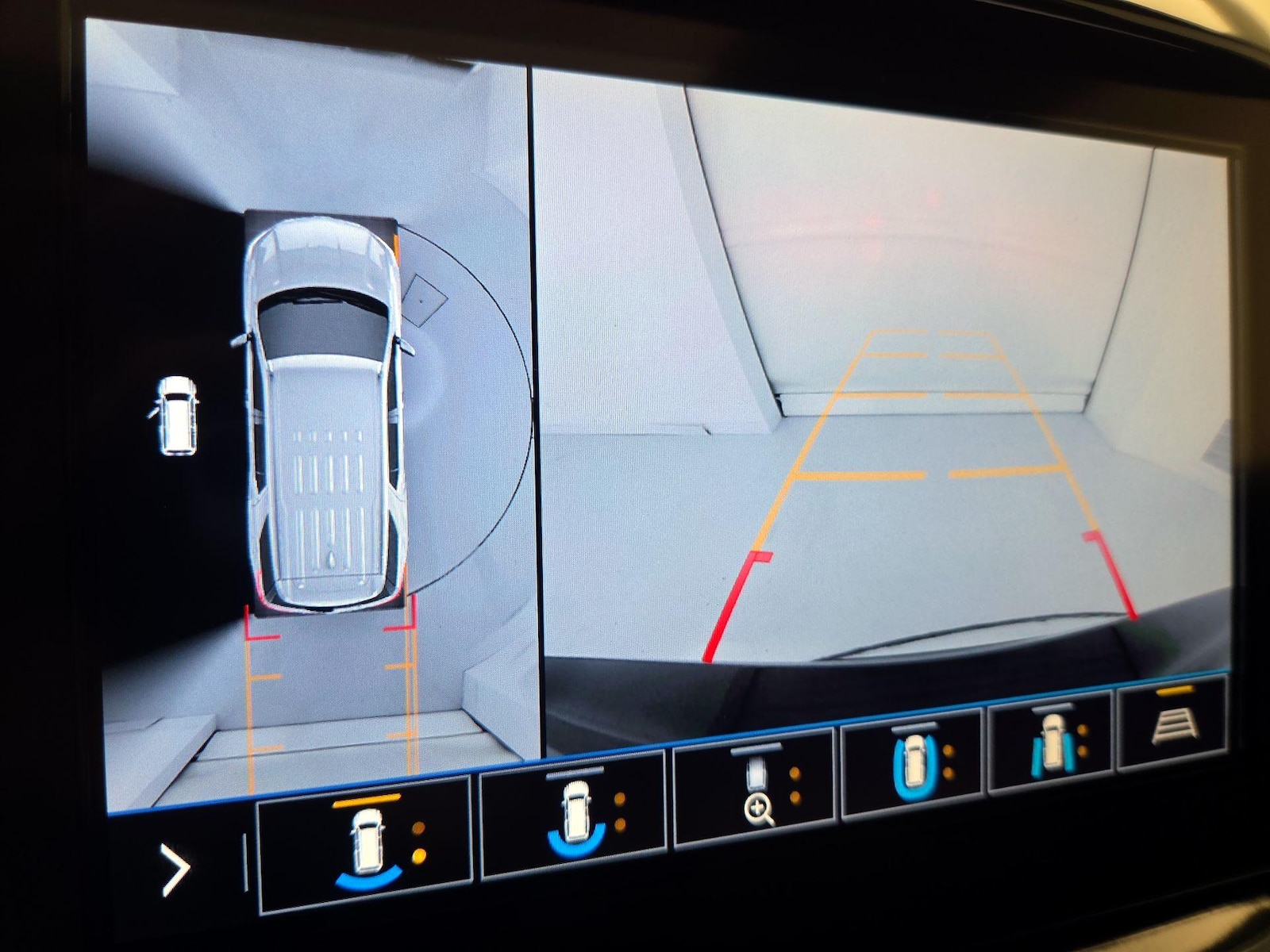 2021 Chevrolet Traverse RS - Photo 16