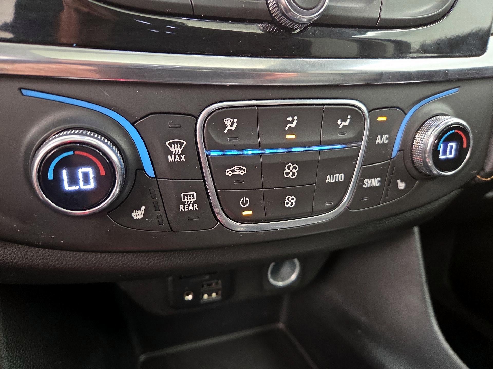 Thumbnail: 2021 Chevrolet Traverse - 17
