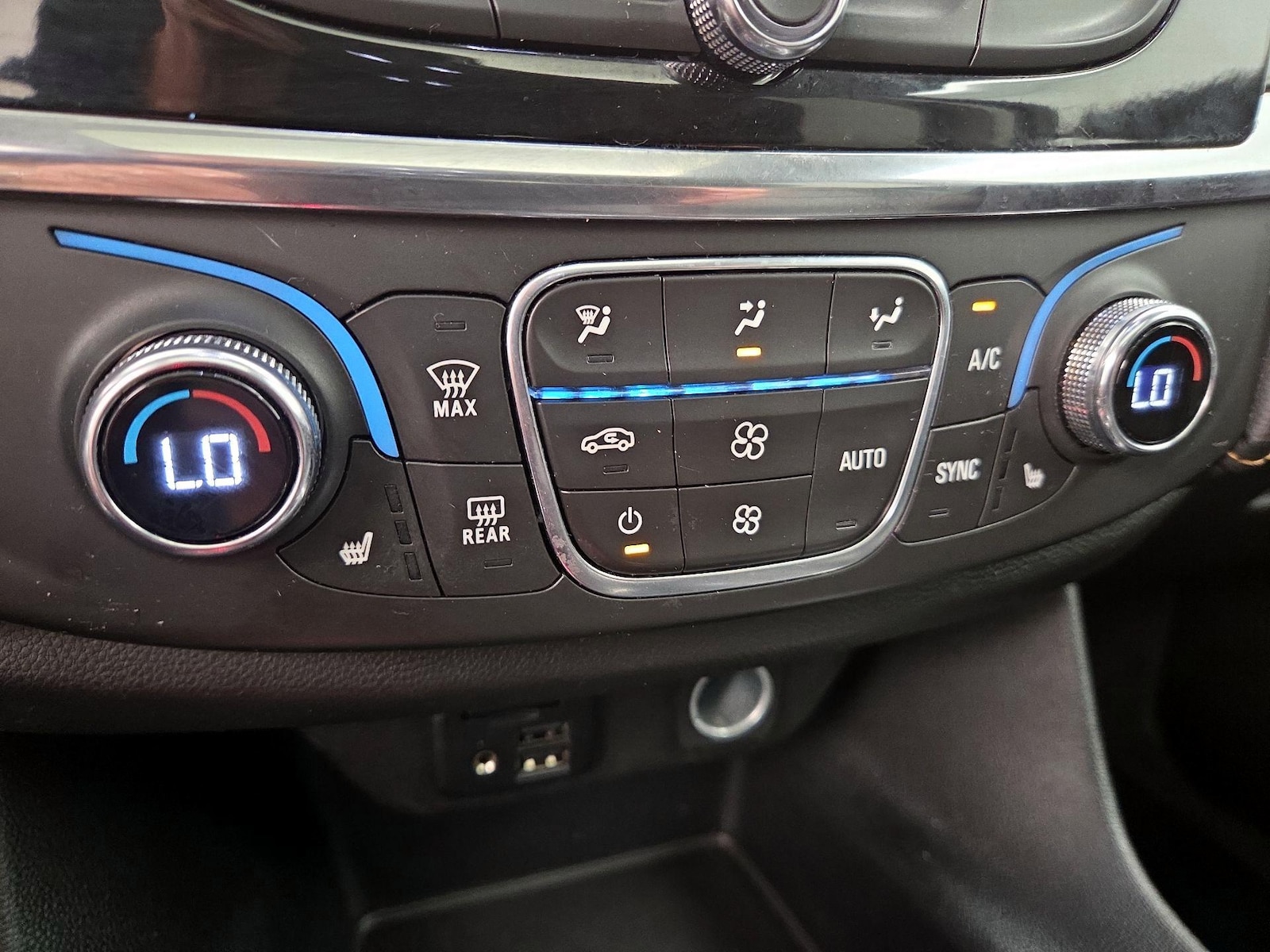 2021 Chevrolet Traverse RS - Photo 18