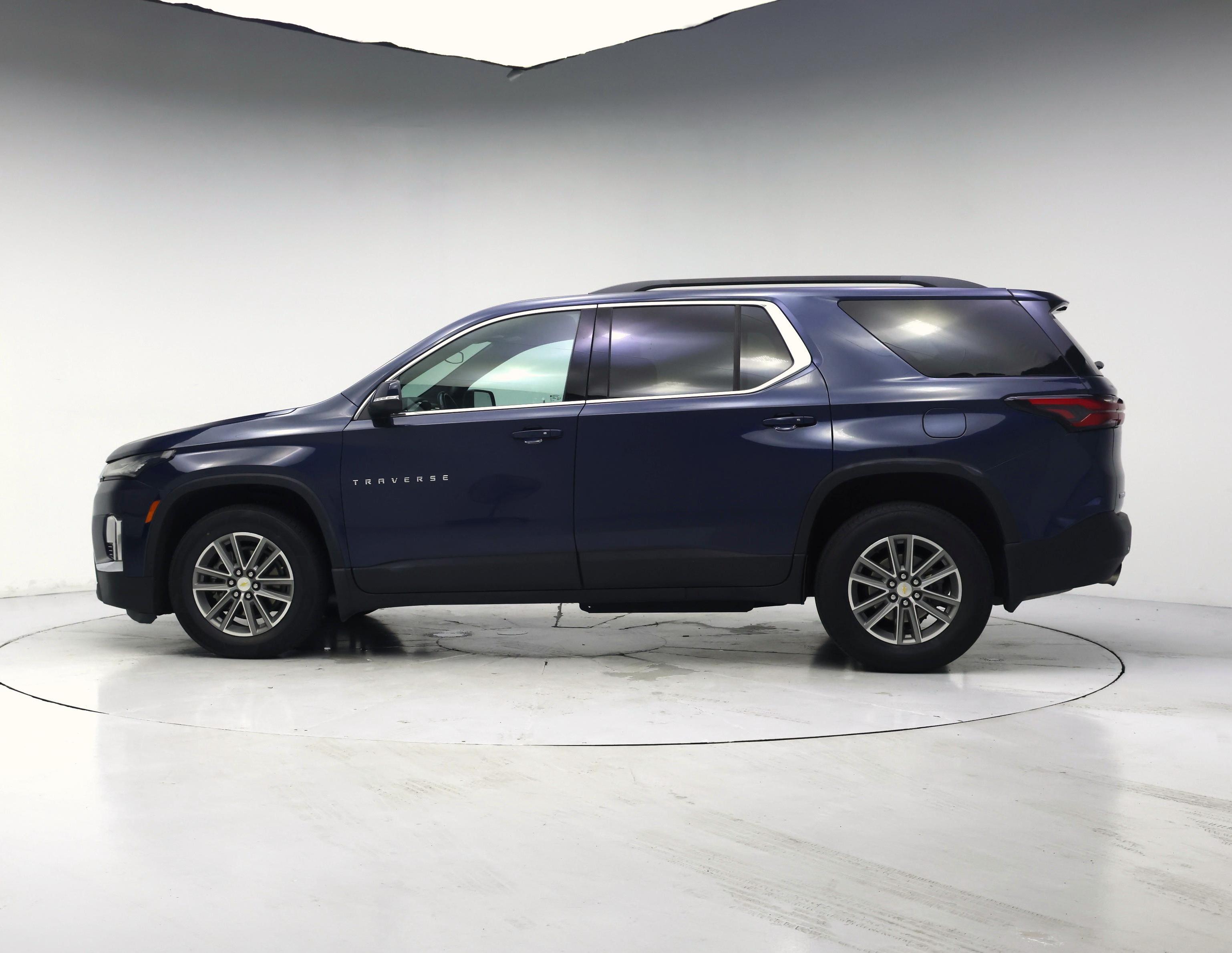 Thumbnail: 2023 Chevrolet Traverse - 3